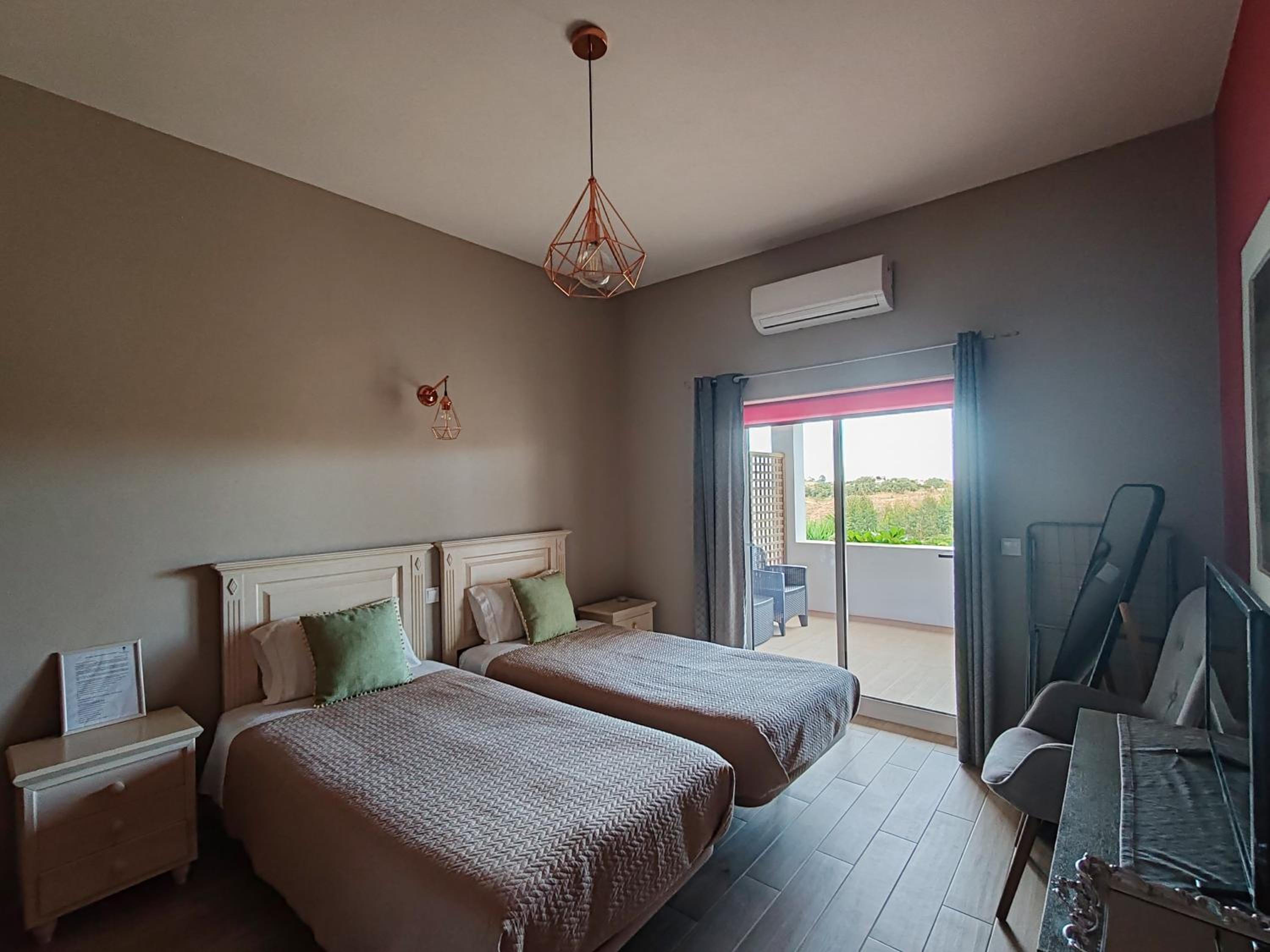 Twin Room with Balcony - Photo 11