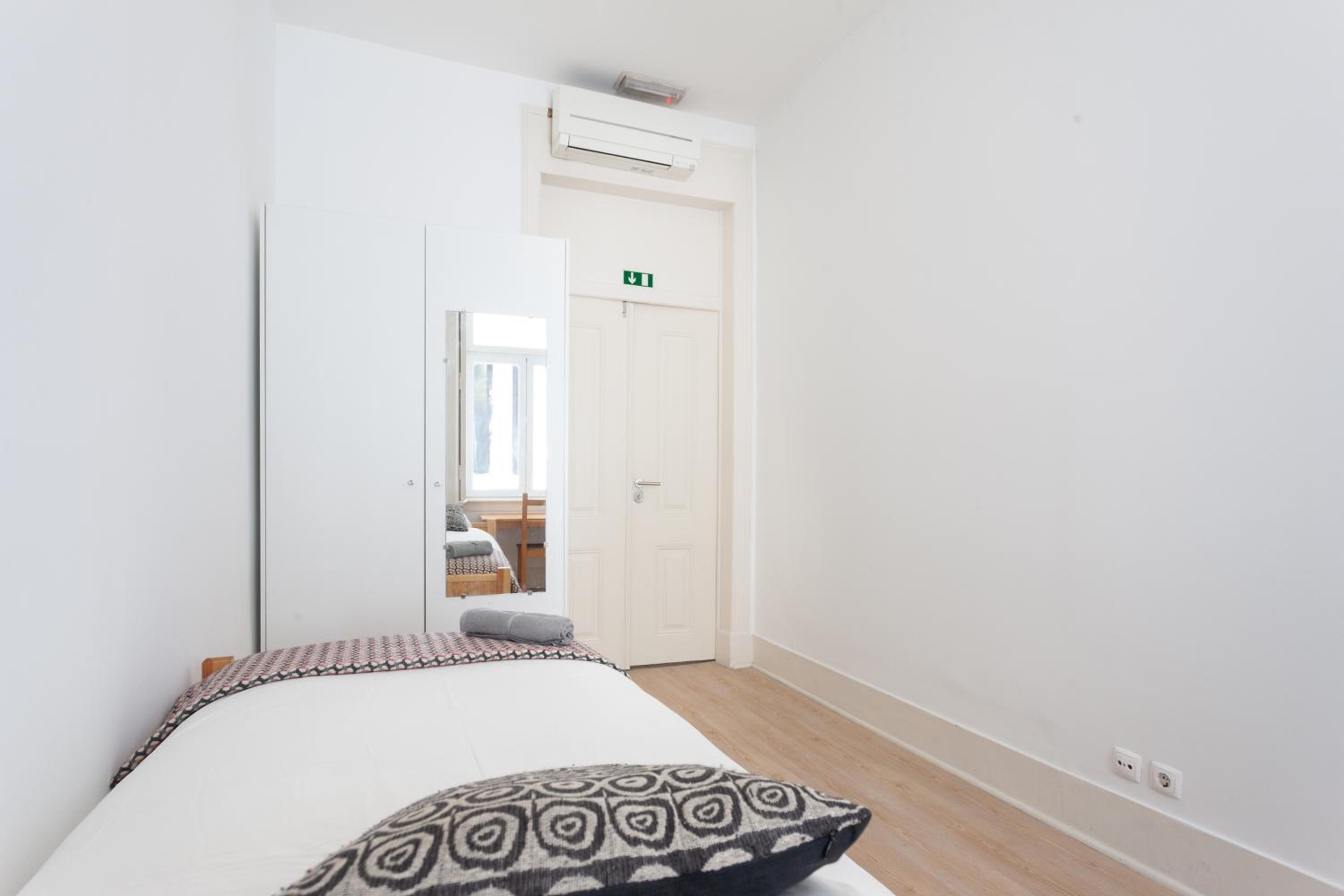 Standard Single Room with Shared Bathroom photo 3