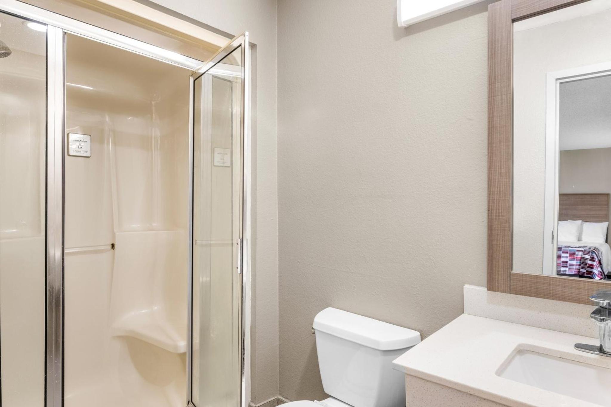 Deluxe Room with Two Queen Beds and One Double Bed Third Floor Non-Smoking photo 3