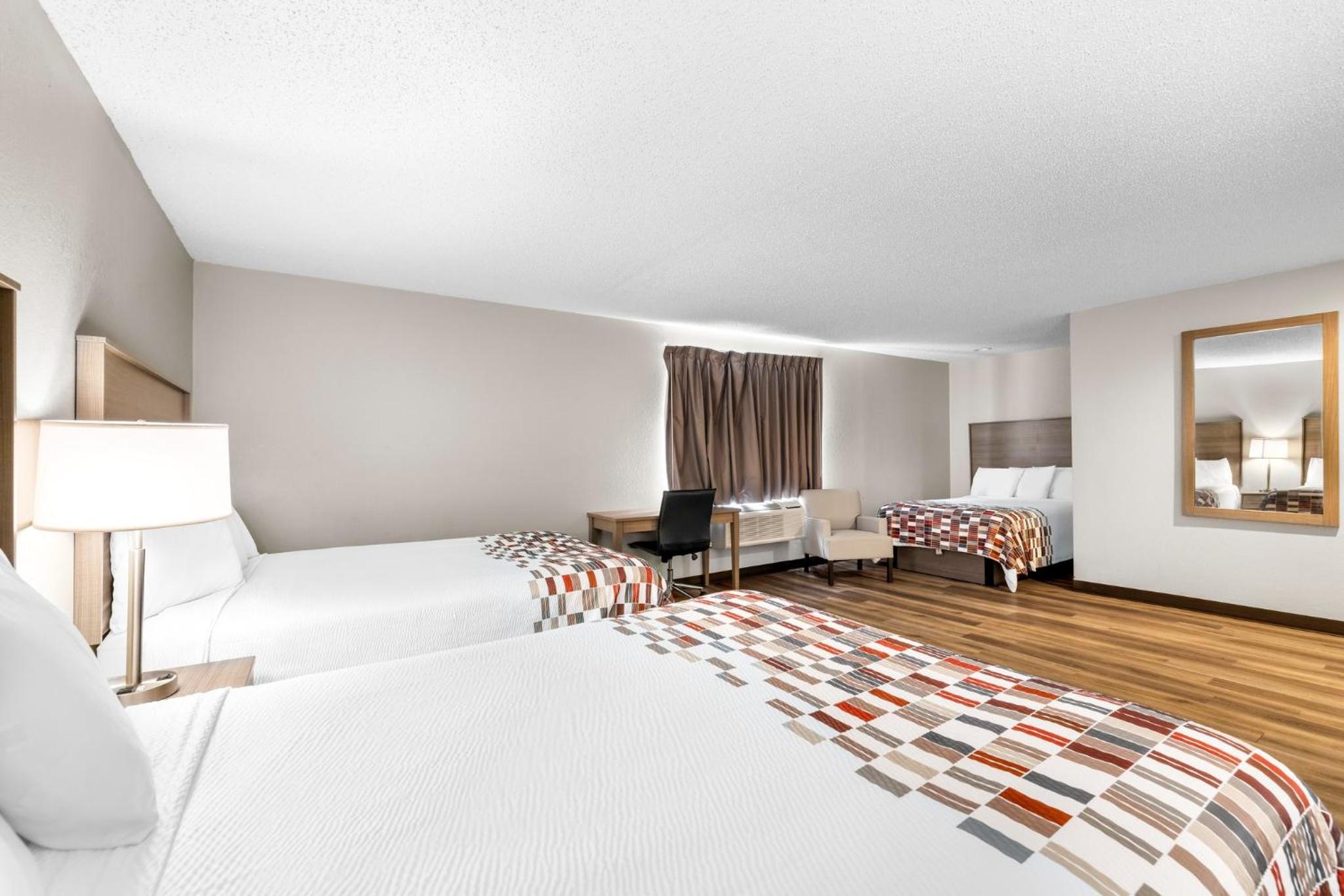 Deluxe Room with Two Queen Beds and One Double Bed Third Floor Non-Smoking photo 3