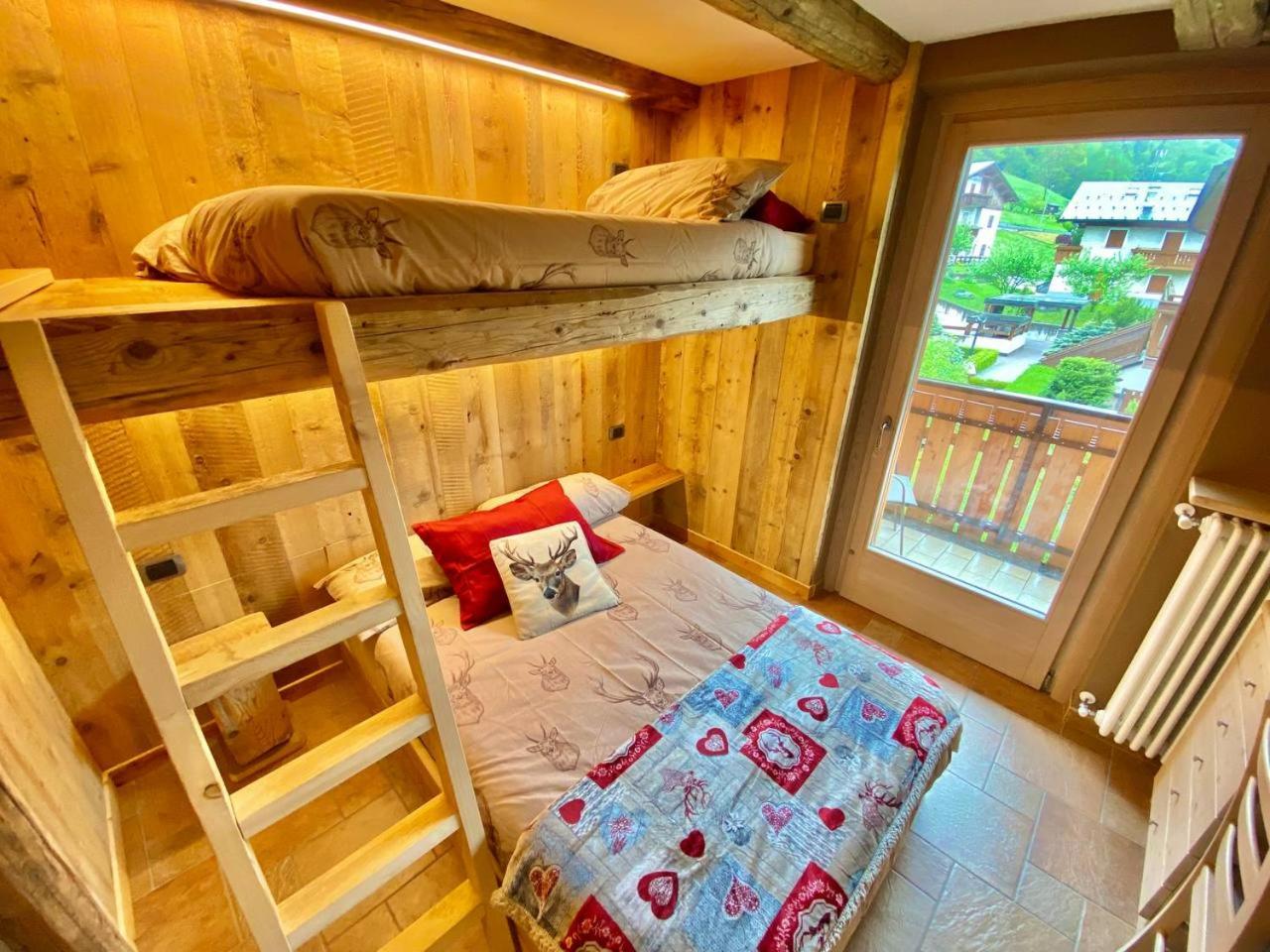 Two-Bedroom Deluxe Apartment with Garden View