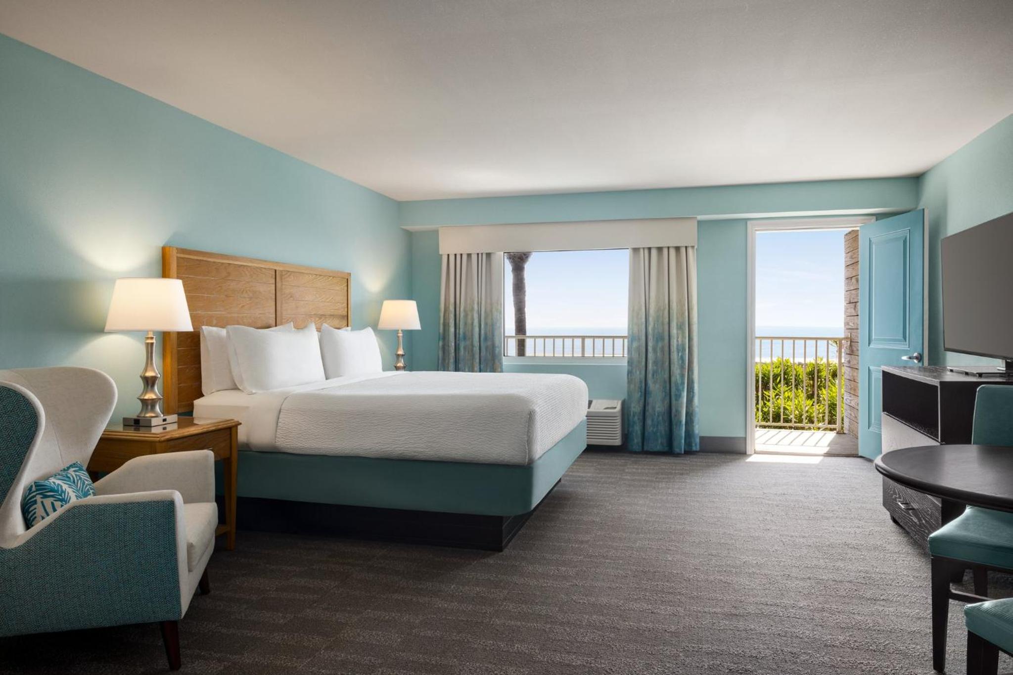 Queen Suite with Two Queen Beds- Oceanfront photo 1