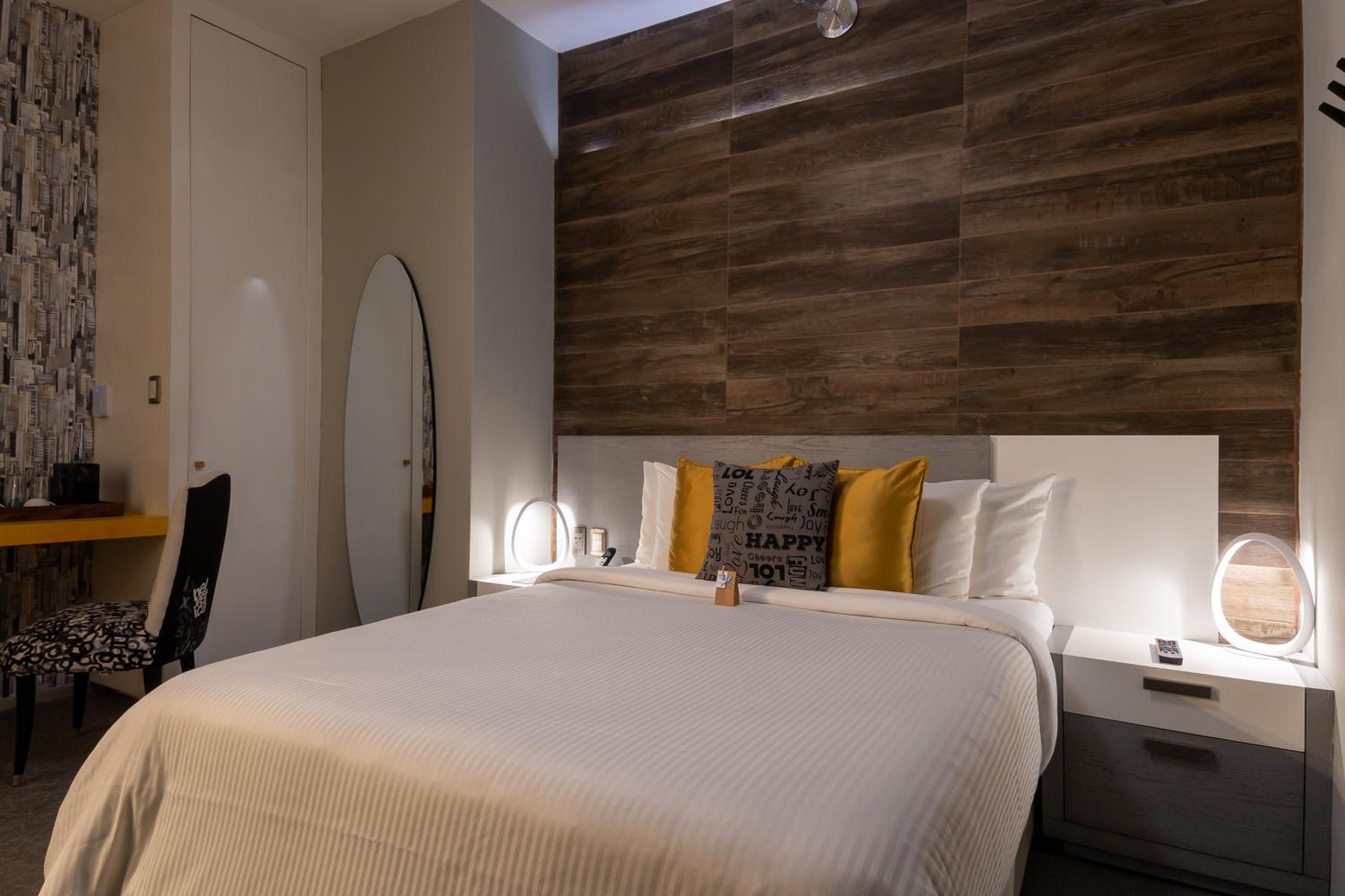 Deluxe Queen Room - Lola - Photo 1