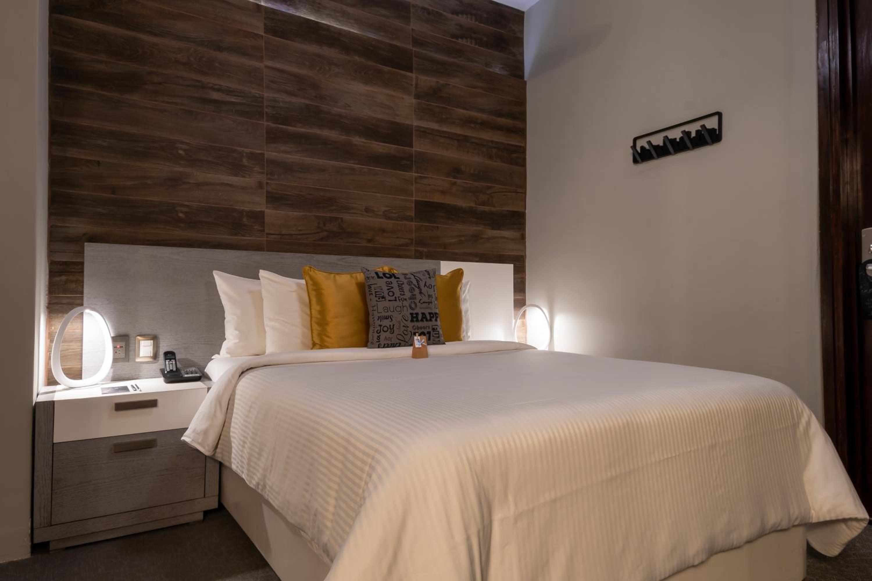 Deluxe Queen Room - Lola - Photo 3