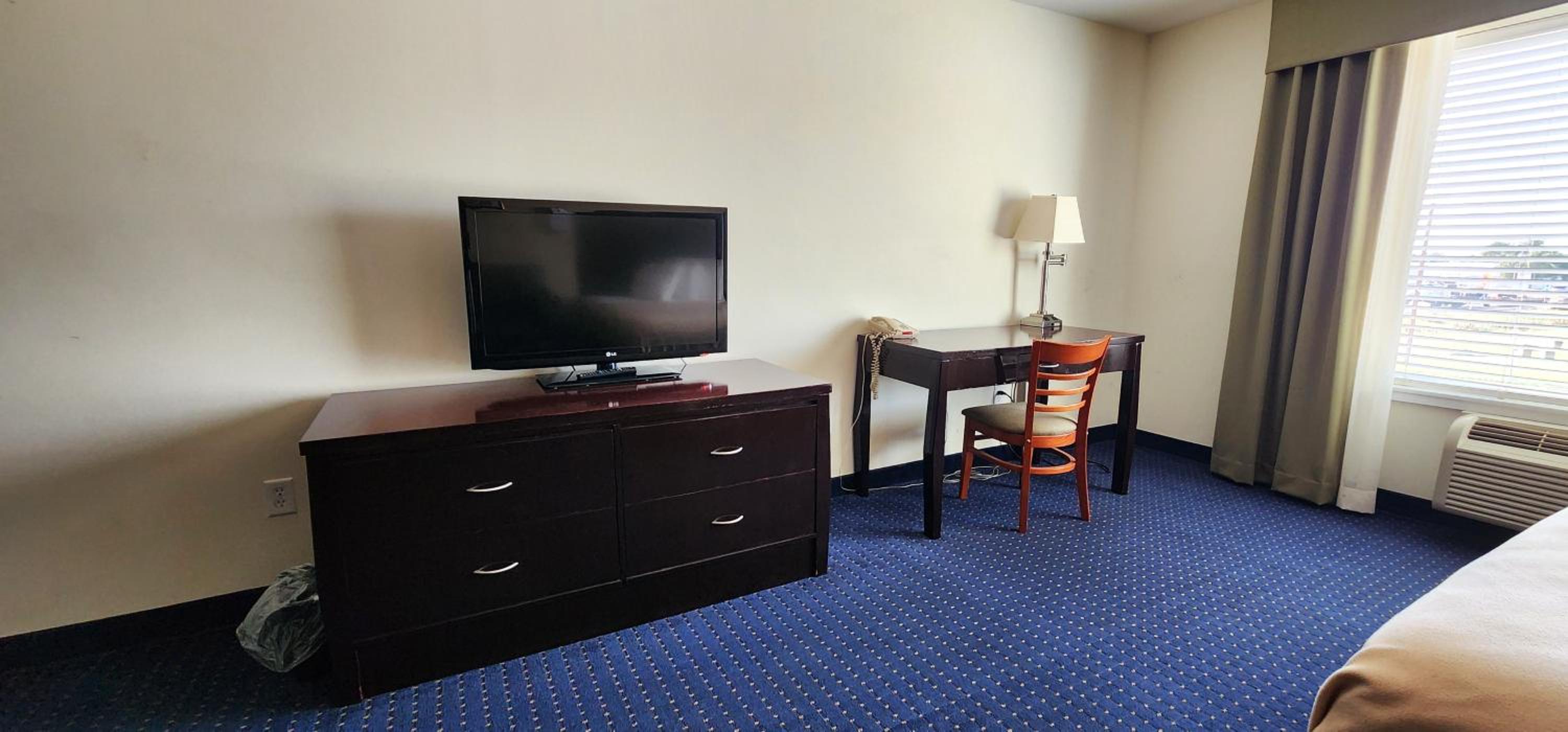 King Suite - Non-Smoking - Photo 1