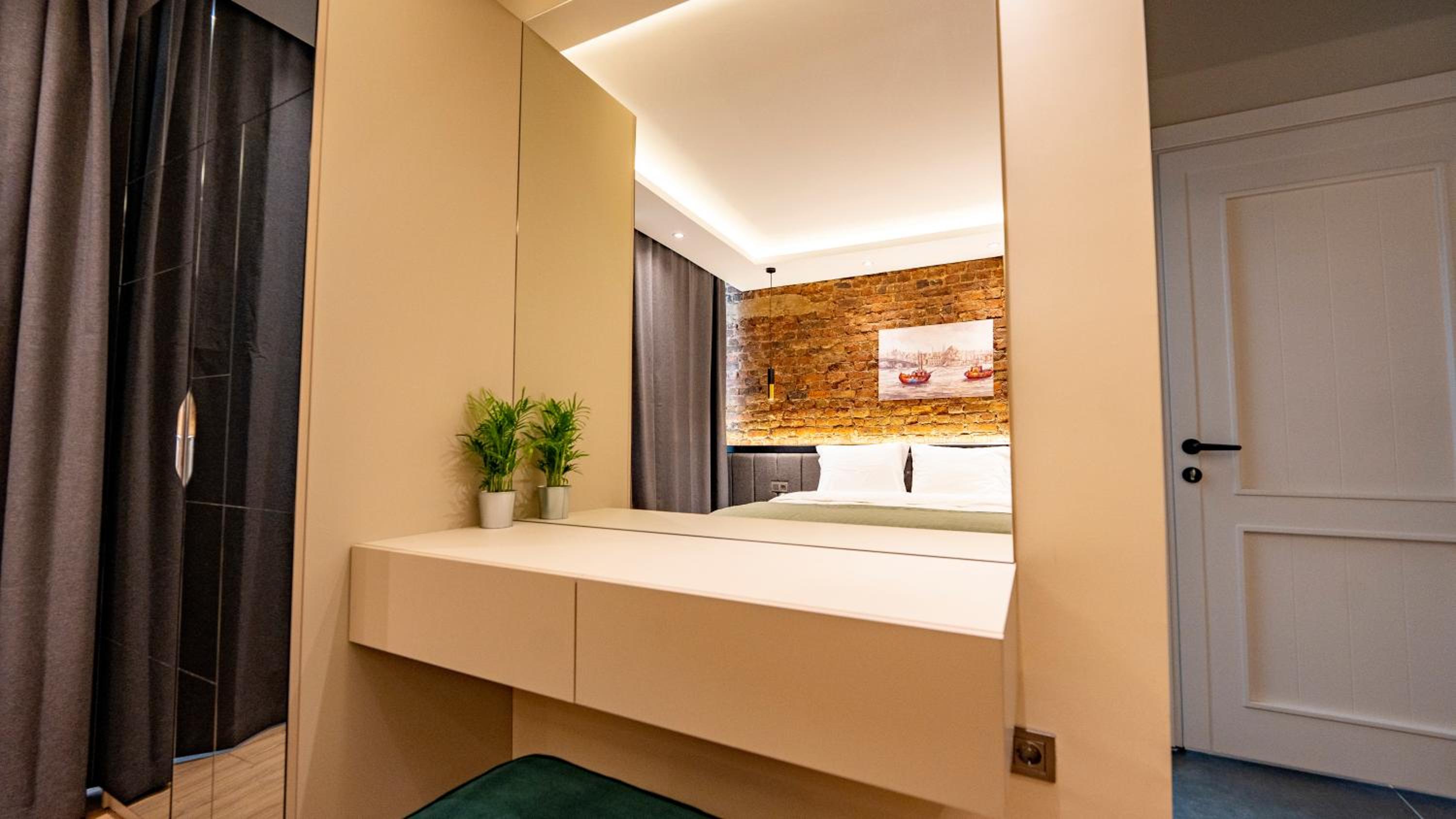 Apartment with Balcony photo 3
