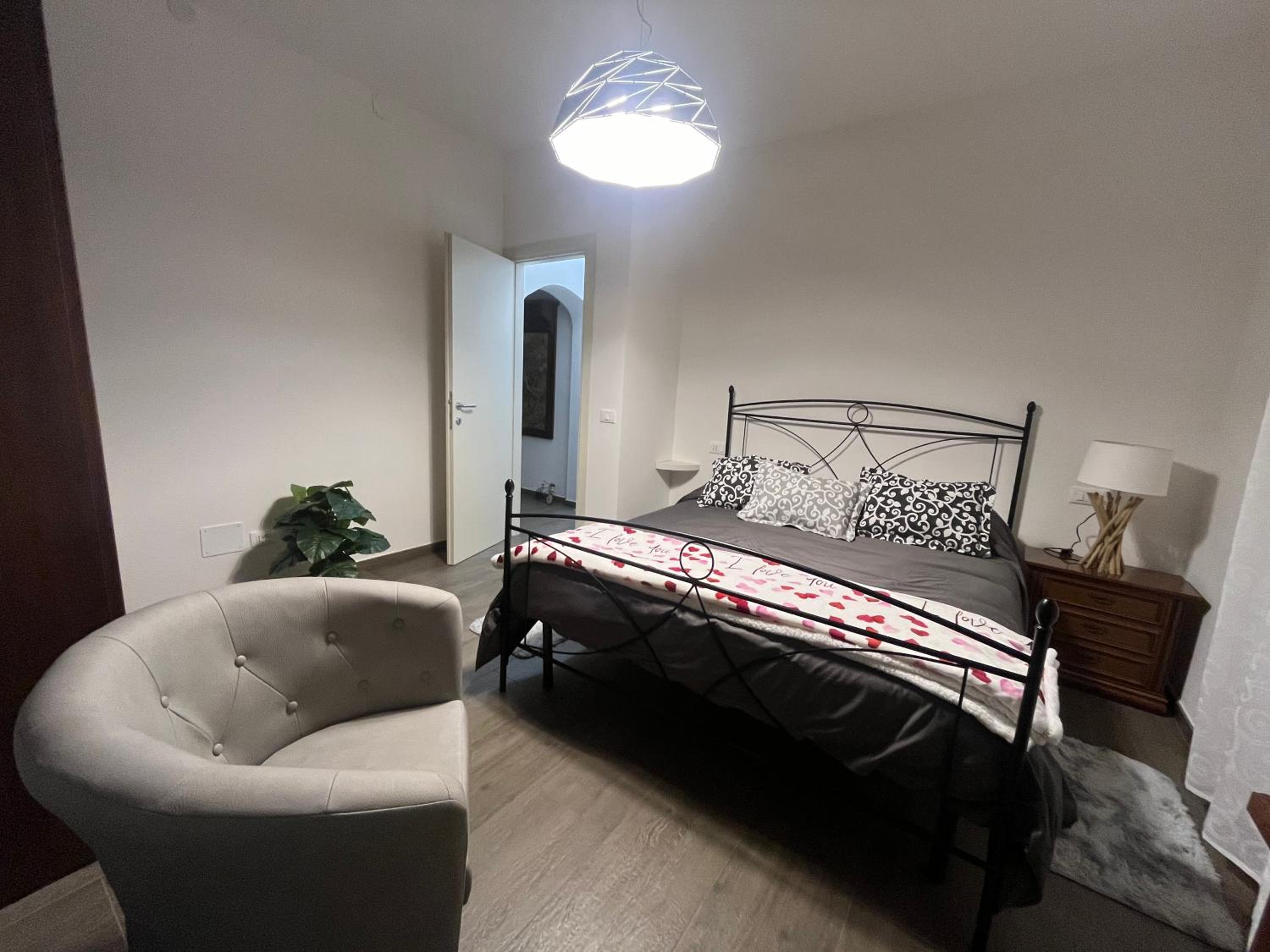 One-Bedroom Apartment photo 2