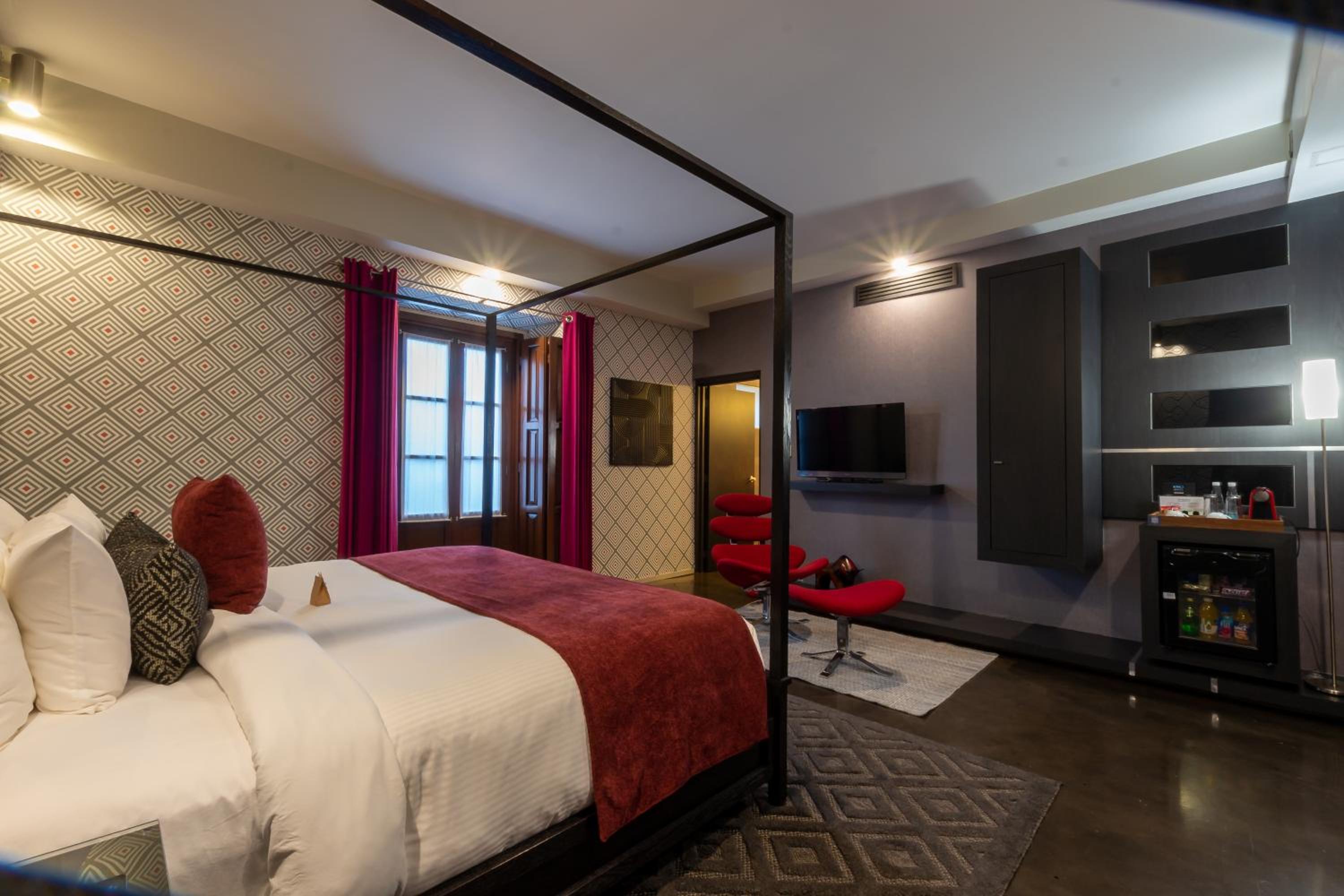 Deluxe King Room - Sofia - Photo 8