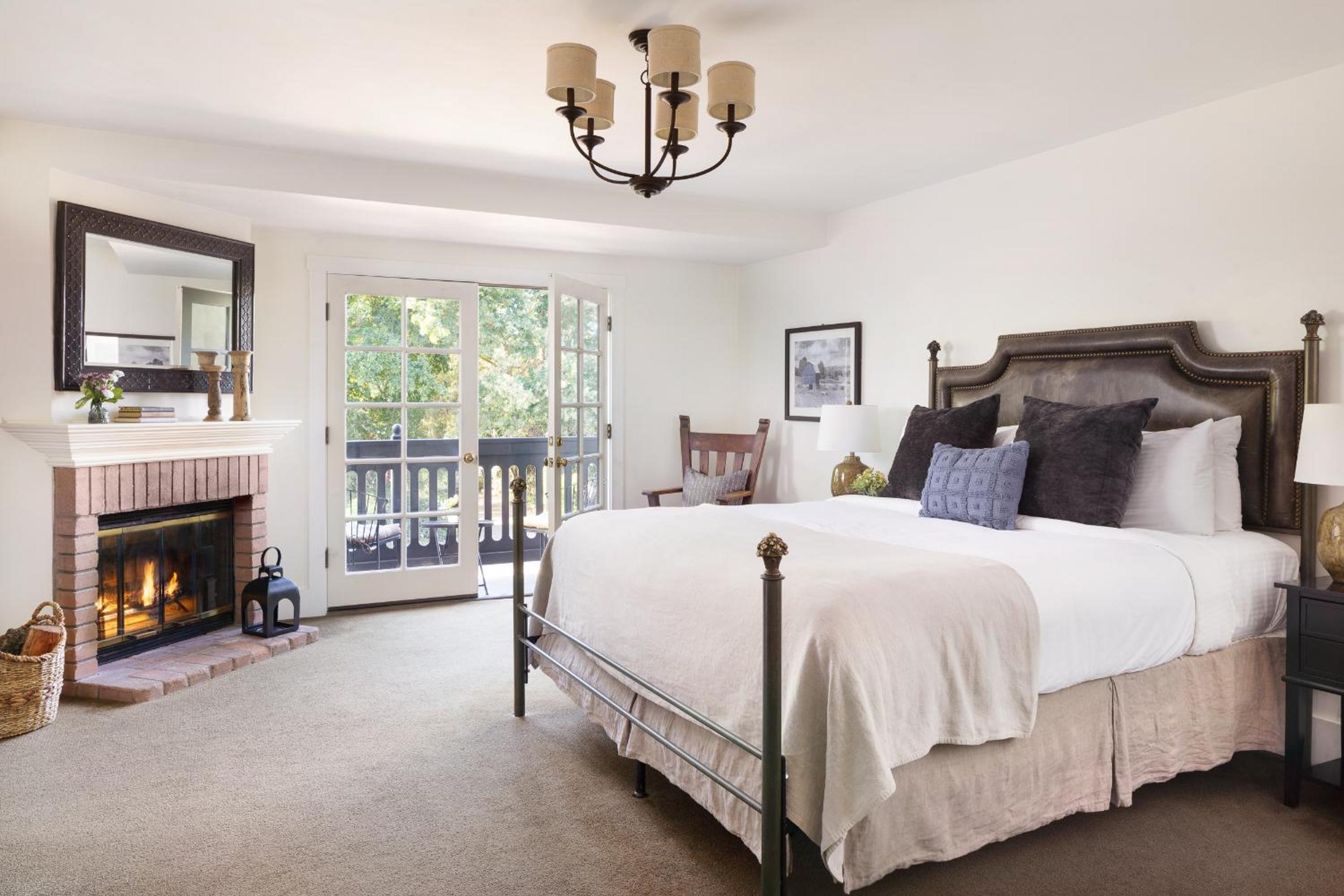 Deluxe King Room photo 1