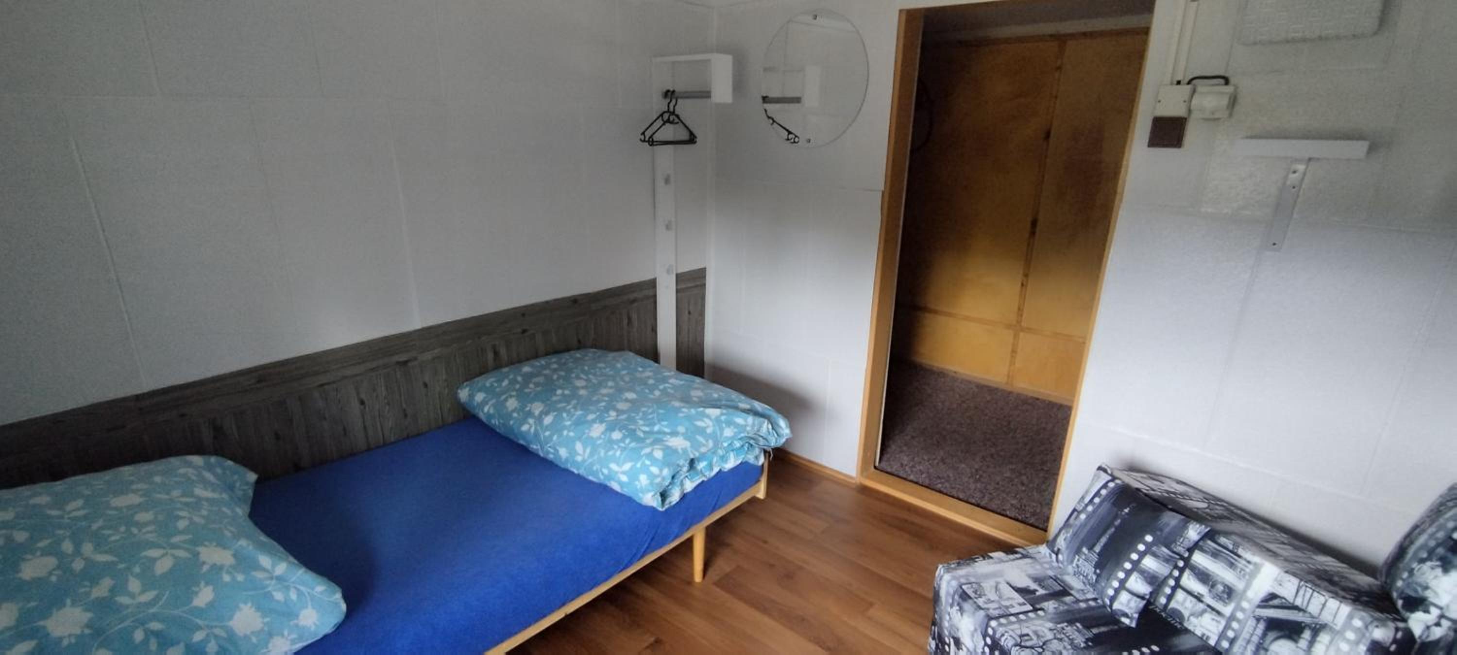 Single Room with Shared Bathroom photo 3