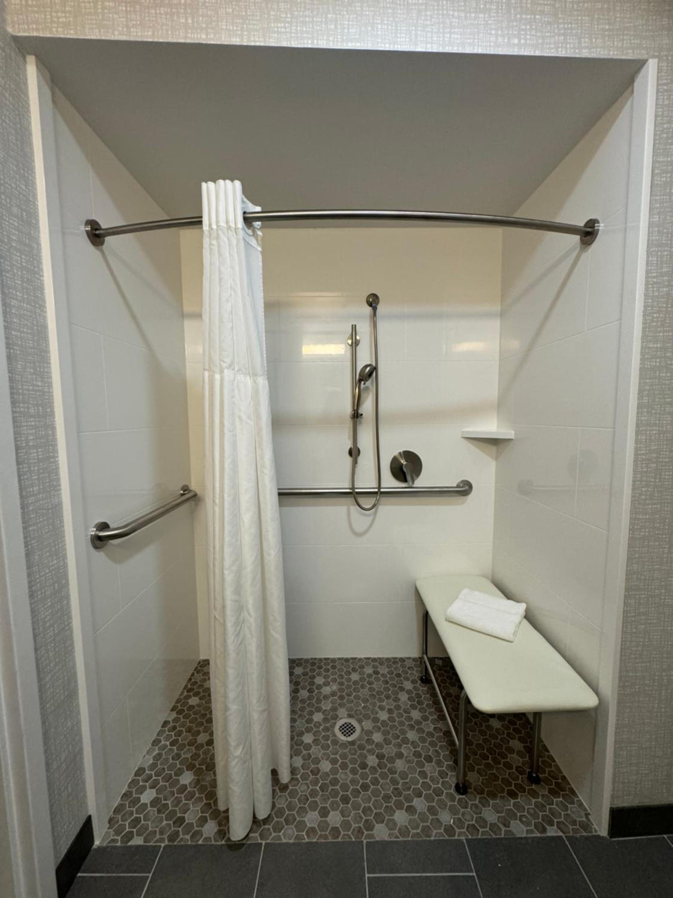 King Room - Mobility Access/Non-Smoking - Photo 3