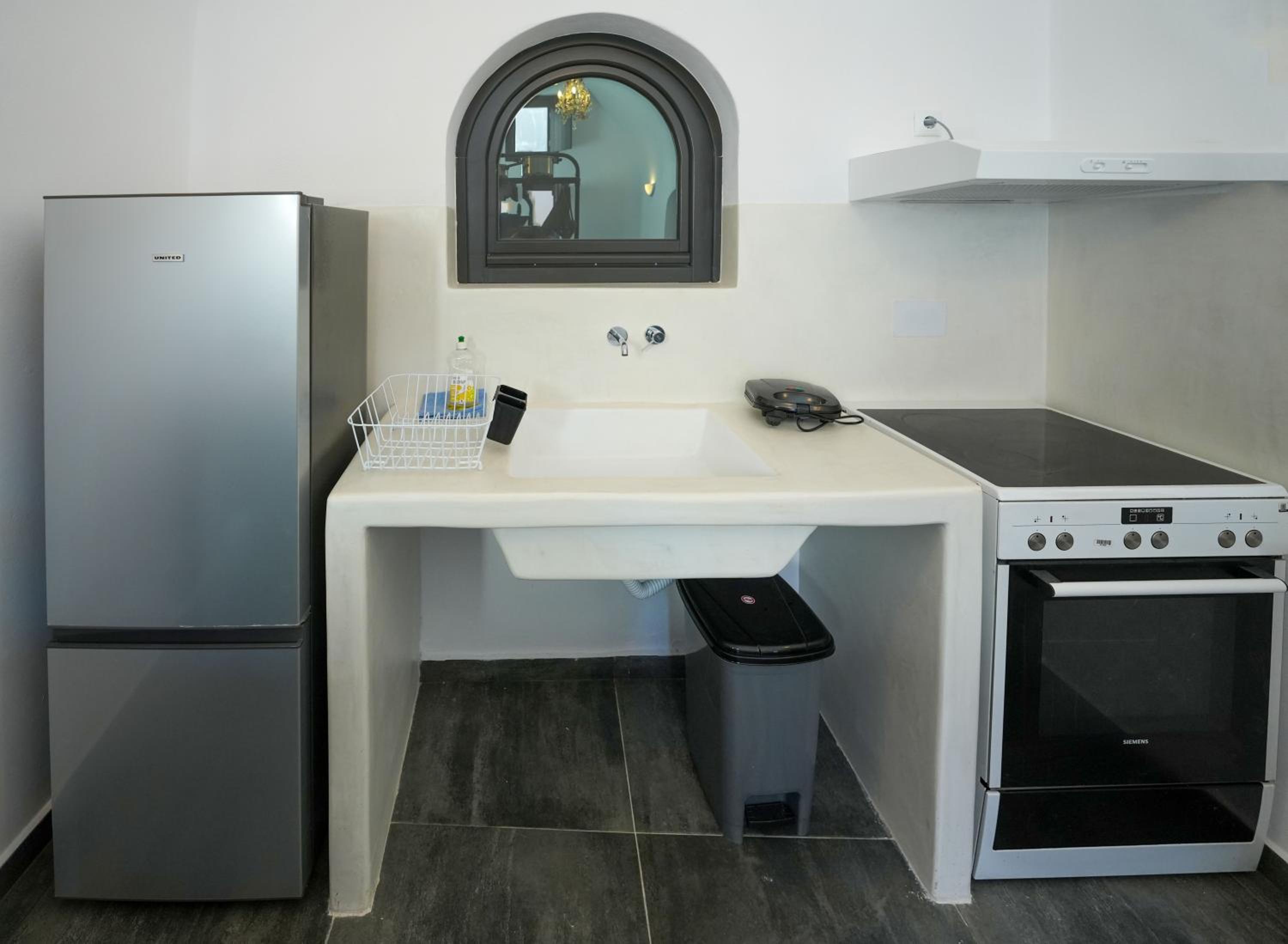 One-Bedroom Apartment photo 2