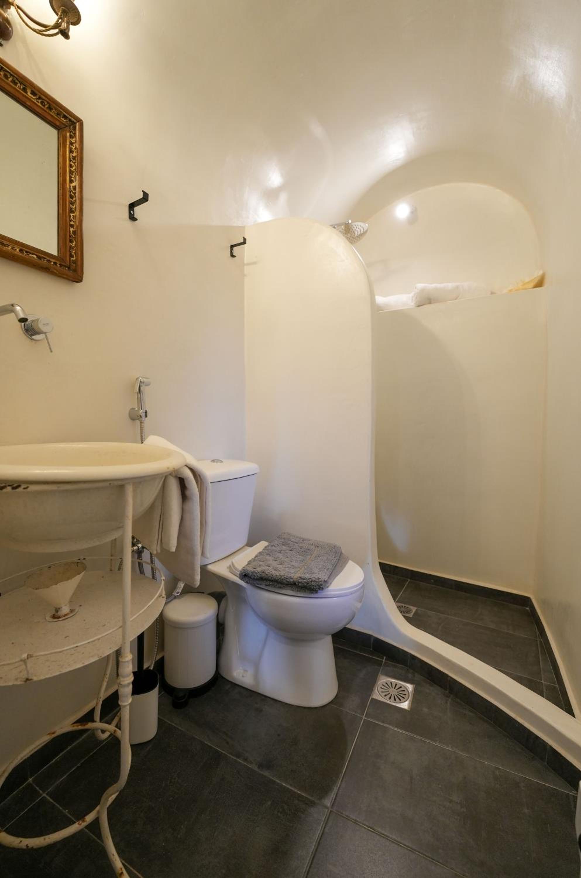 Studio Apartment photo 3