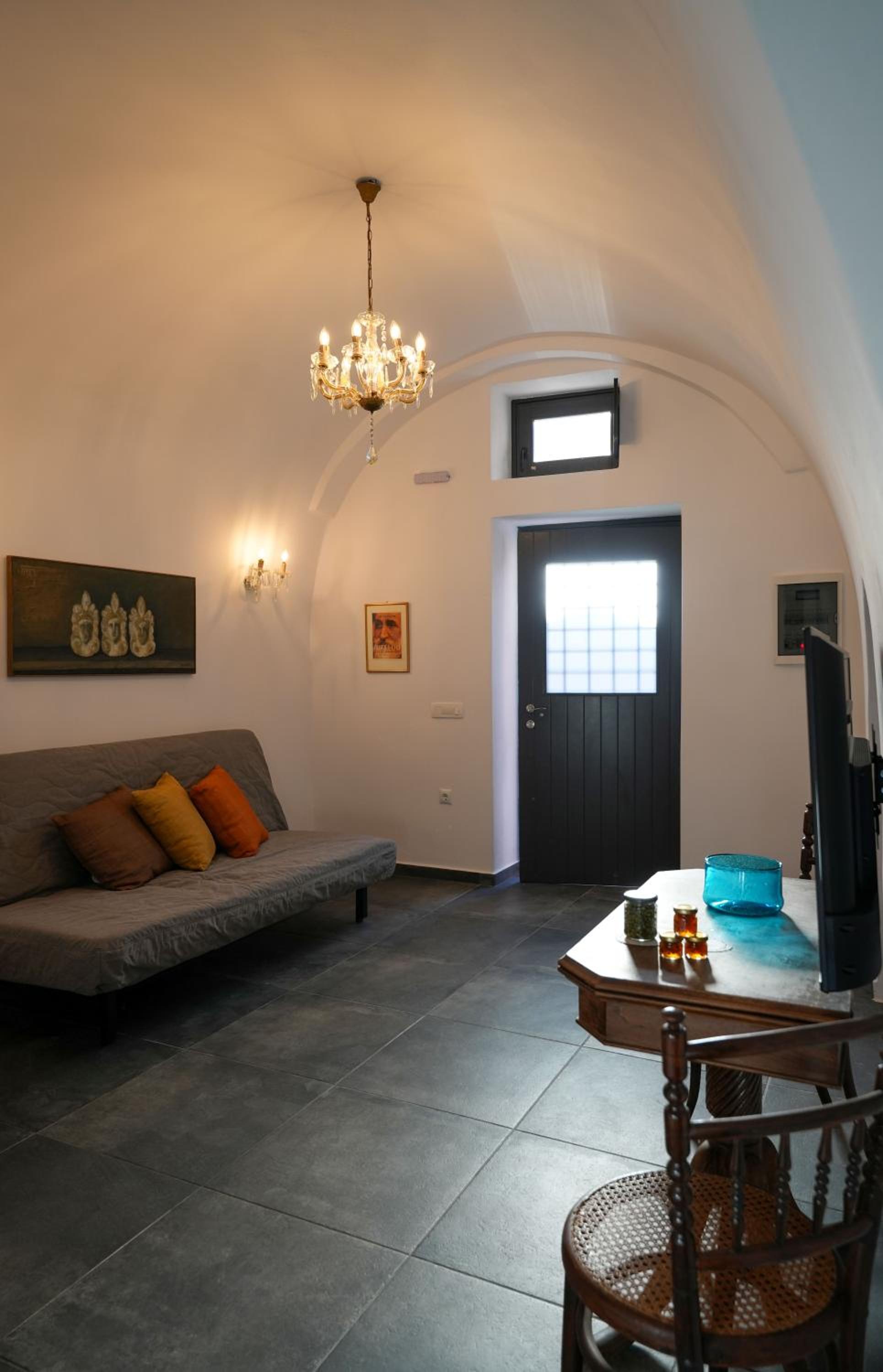 Superior One-Bedroom Apartment