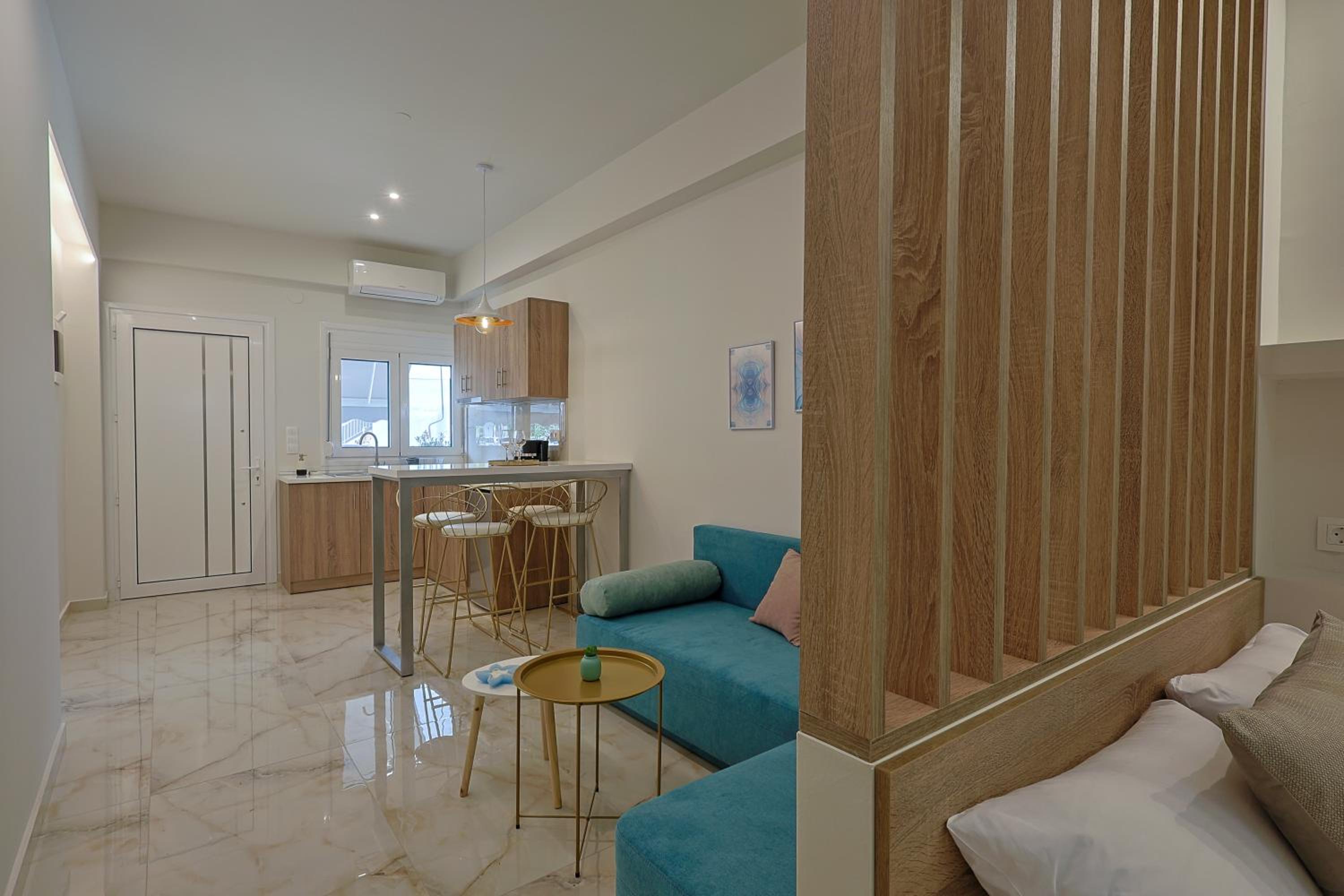 Deluxe One-Bedroom Apartment with City View photo 1