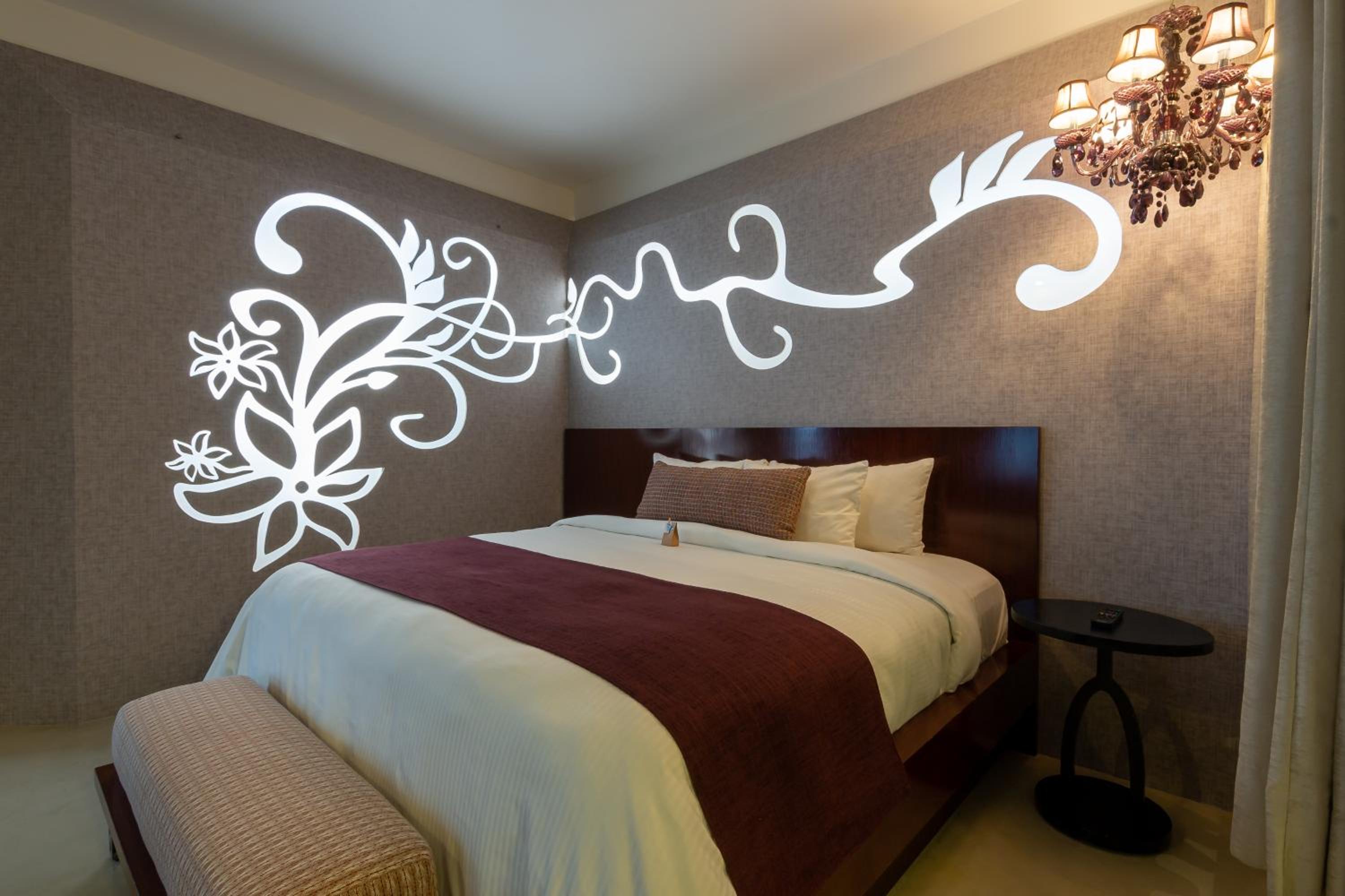 Deluxe Suite with Spa Bath - Cynthia - Photo 3