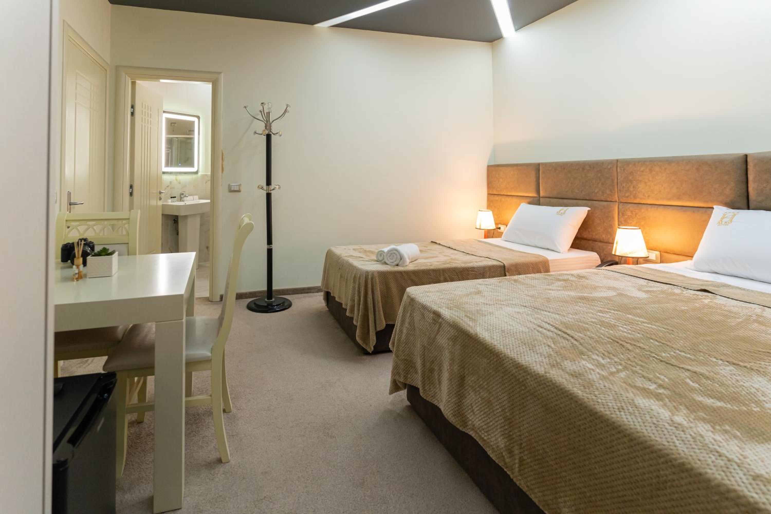 Standard Triple Room photo 3