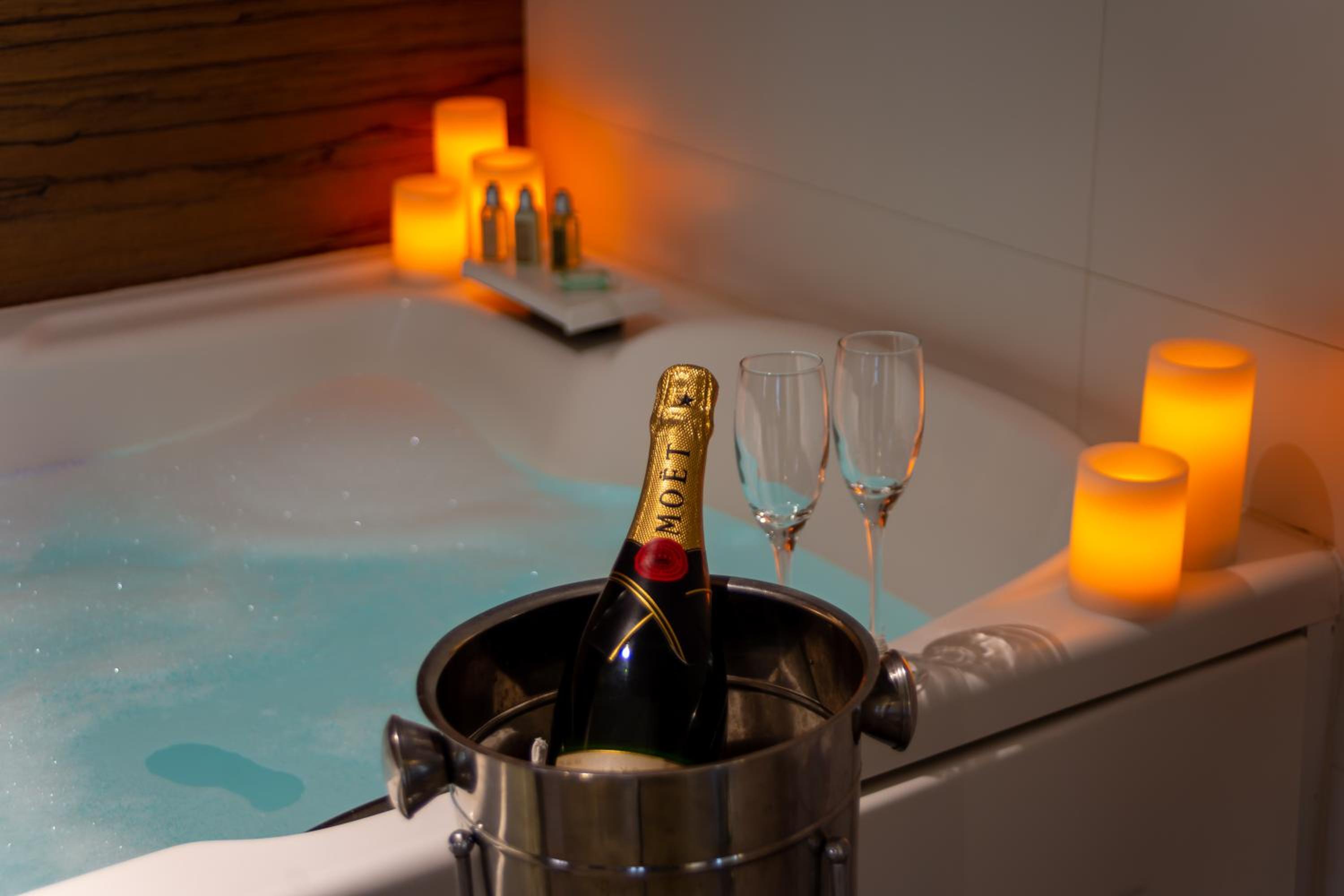Deluxe Suite with Spa Bath - Cynthia - Photo 7