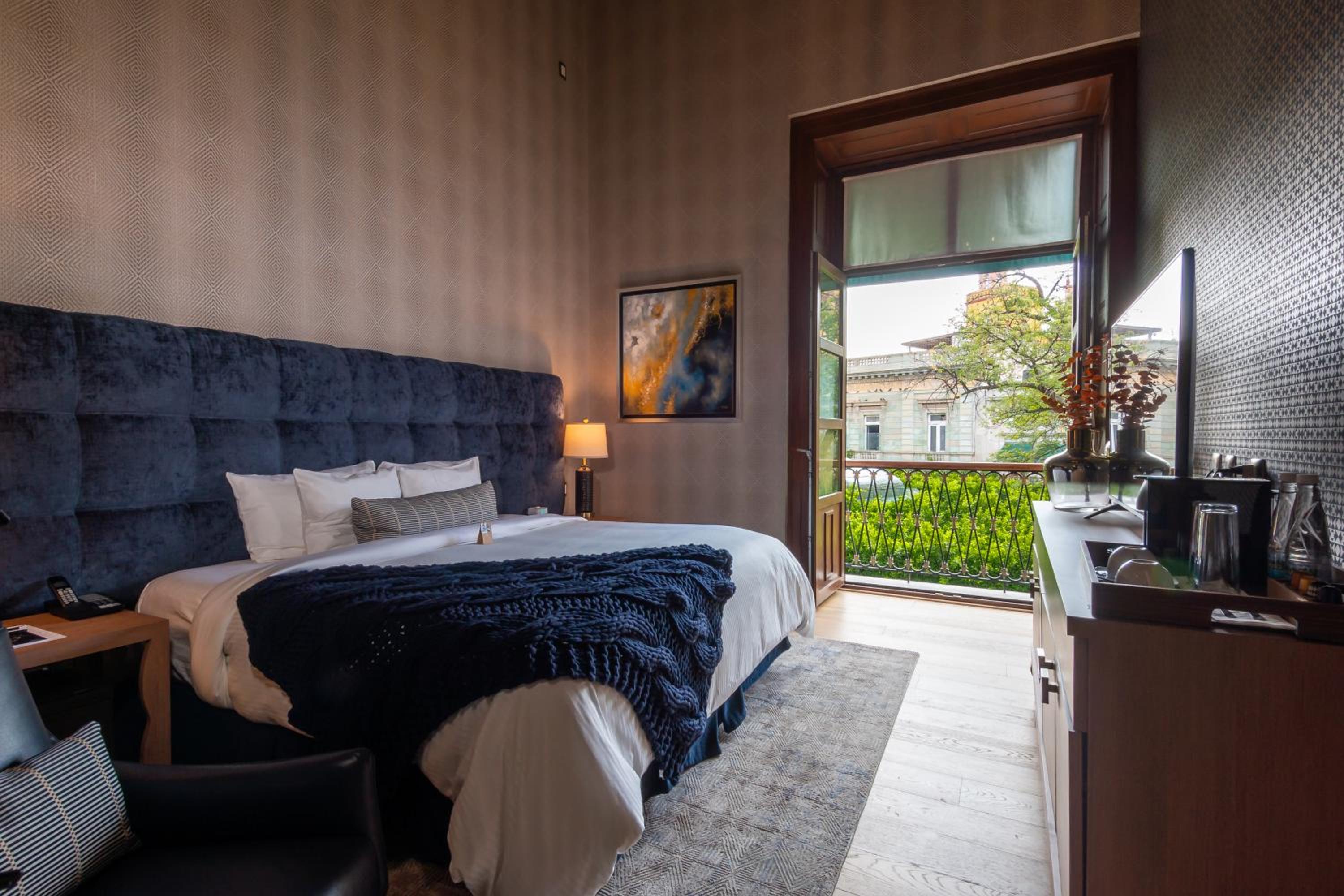 Deluxe Suite with Balcony - Pilar - Photo 1