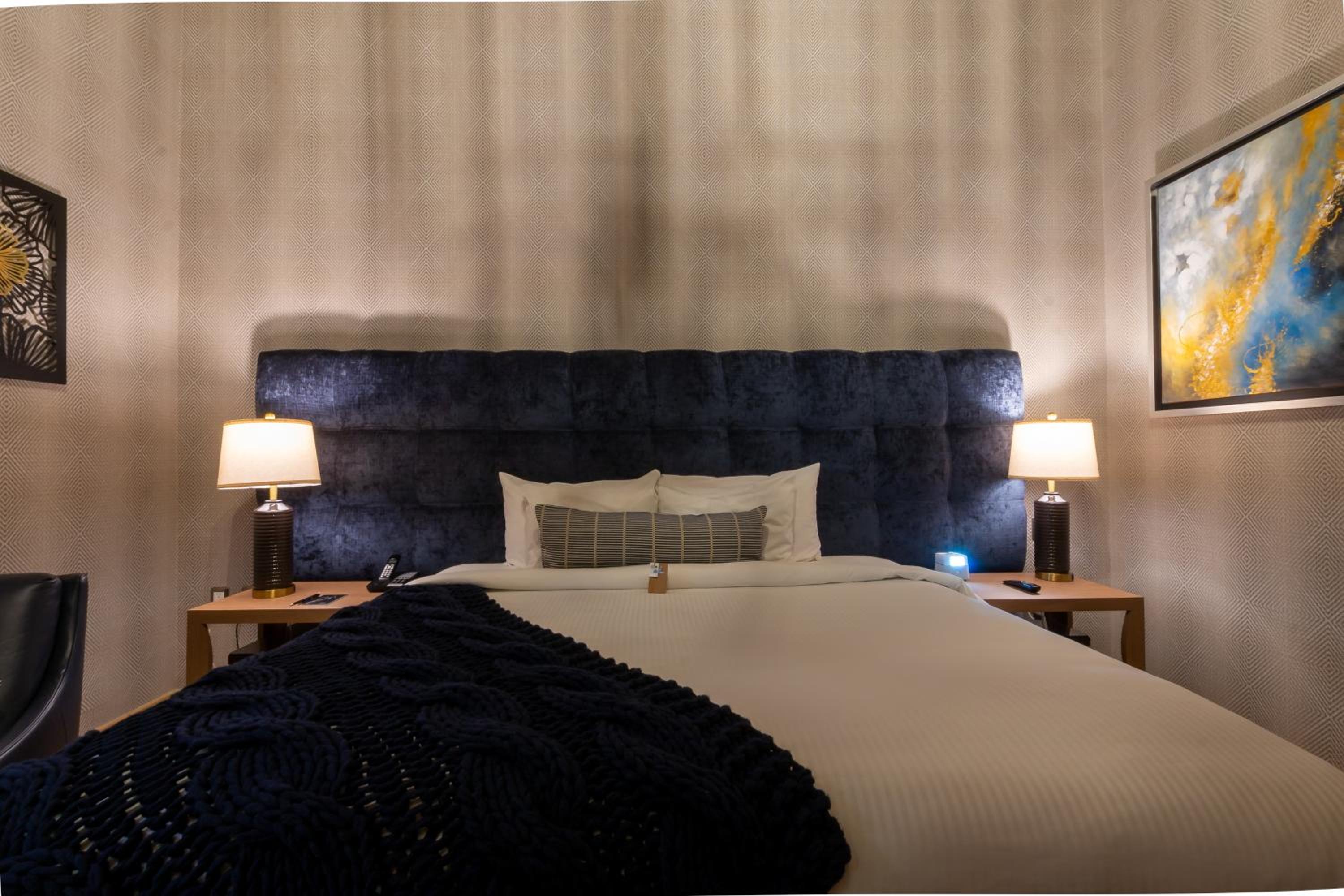 Deluxe Suite with Balcony - Pilar - Photo 10