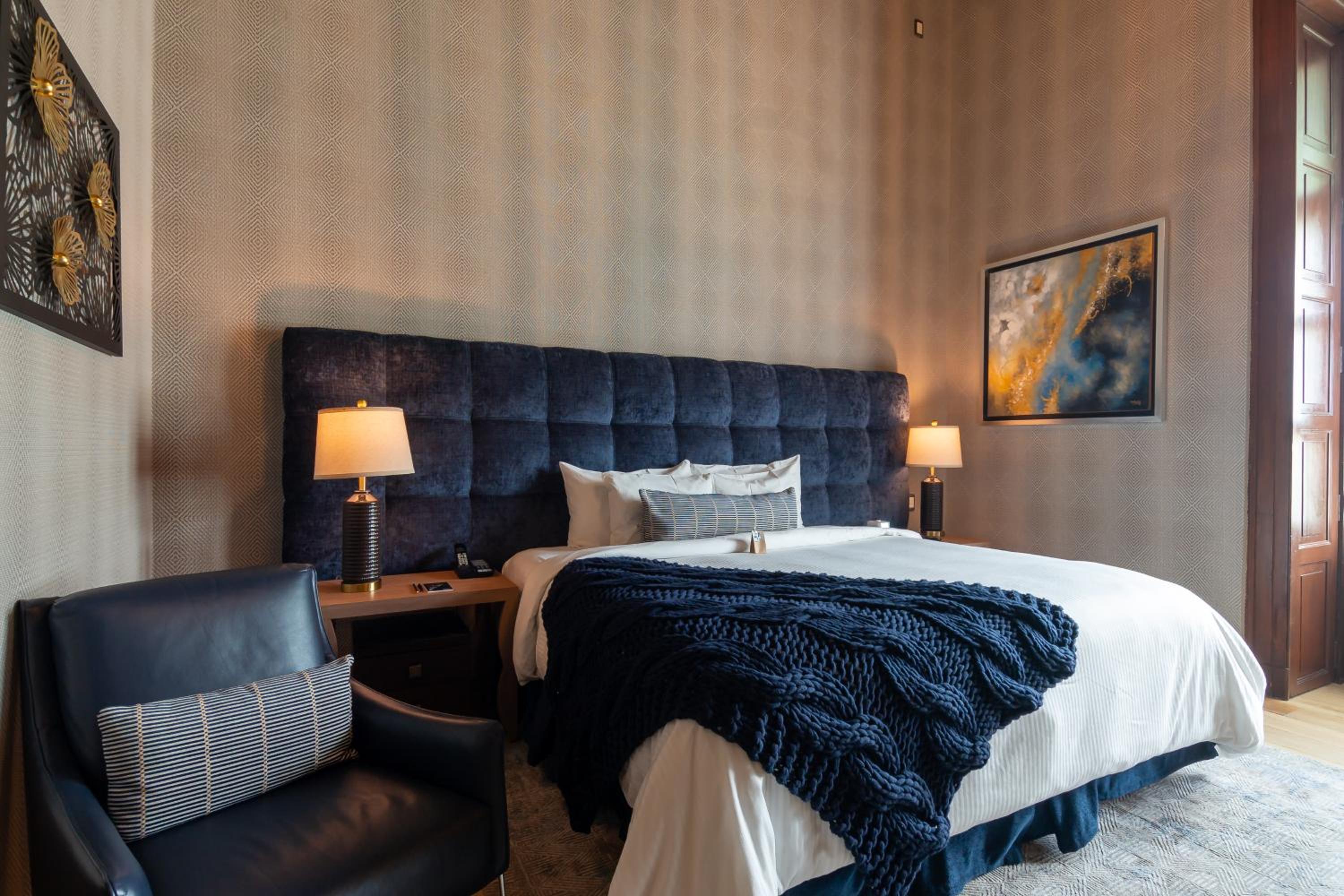 Deluxe Suite with Balcony - Pilar - Photo 7