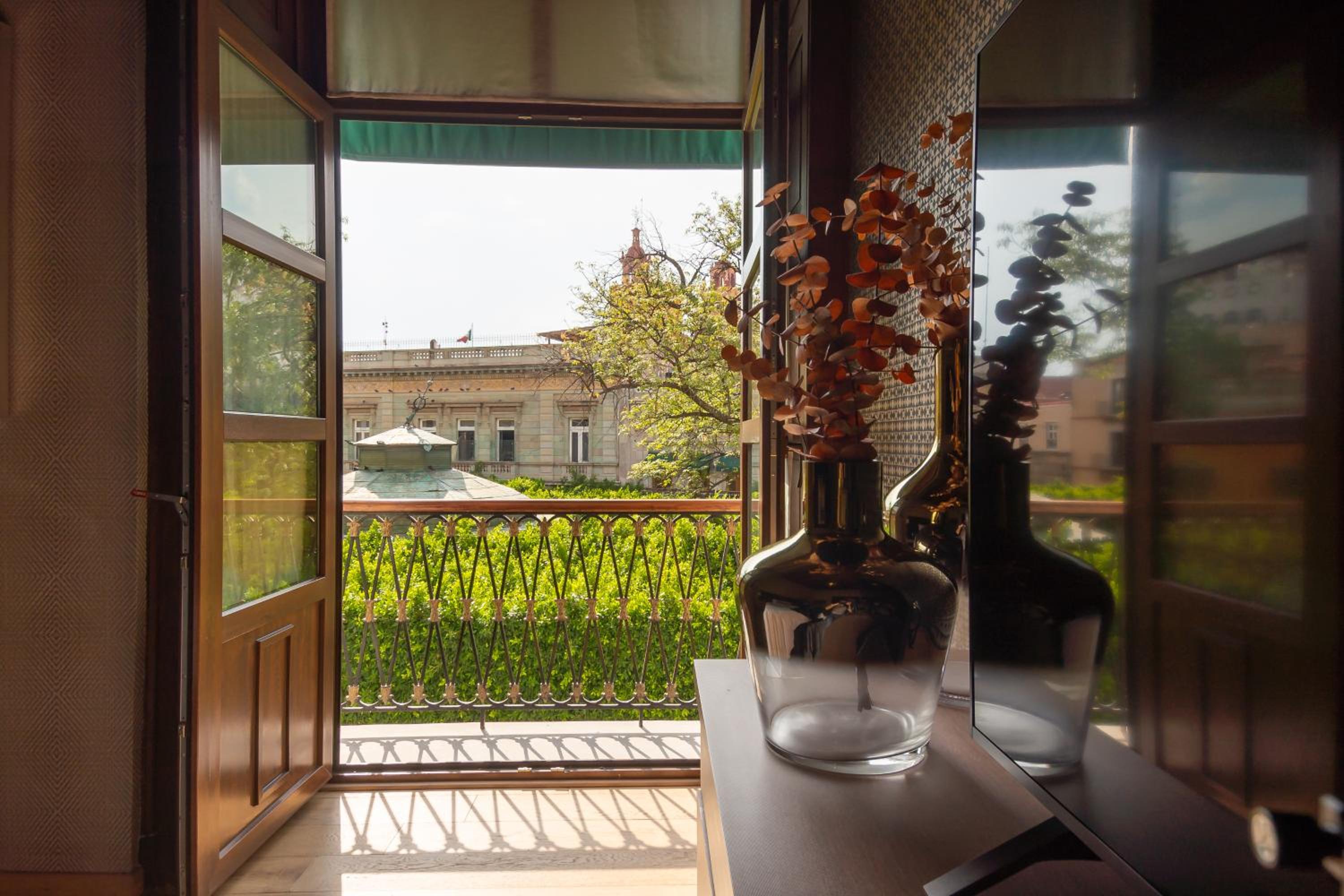 Deluxe Suite with Balcony - Pilar - Photo 6