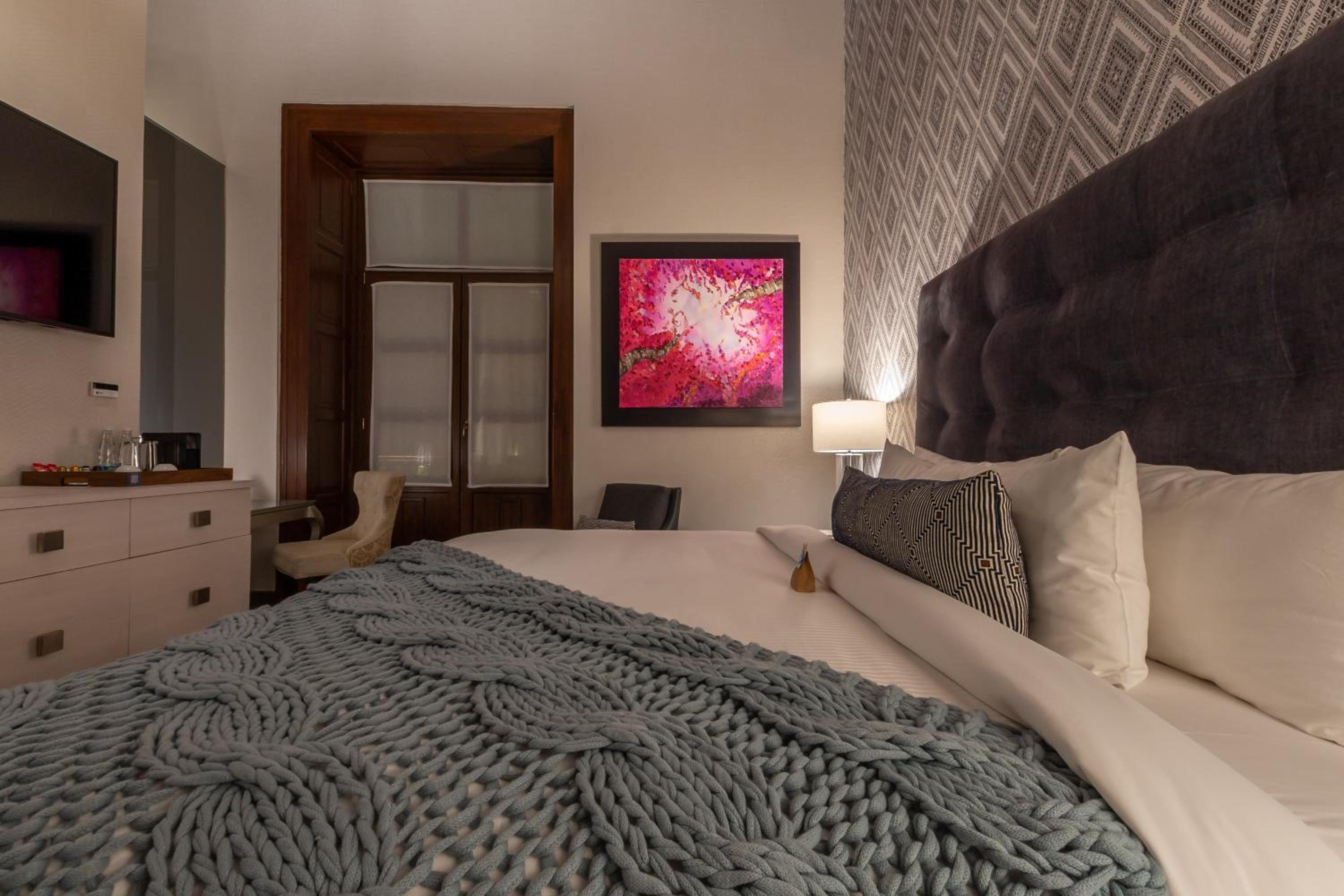 Deluxe Suite with Balcony - Isabel - Photo 5