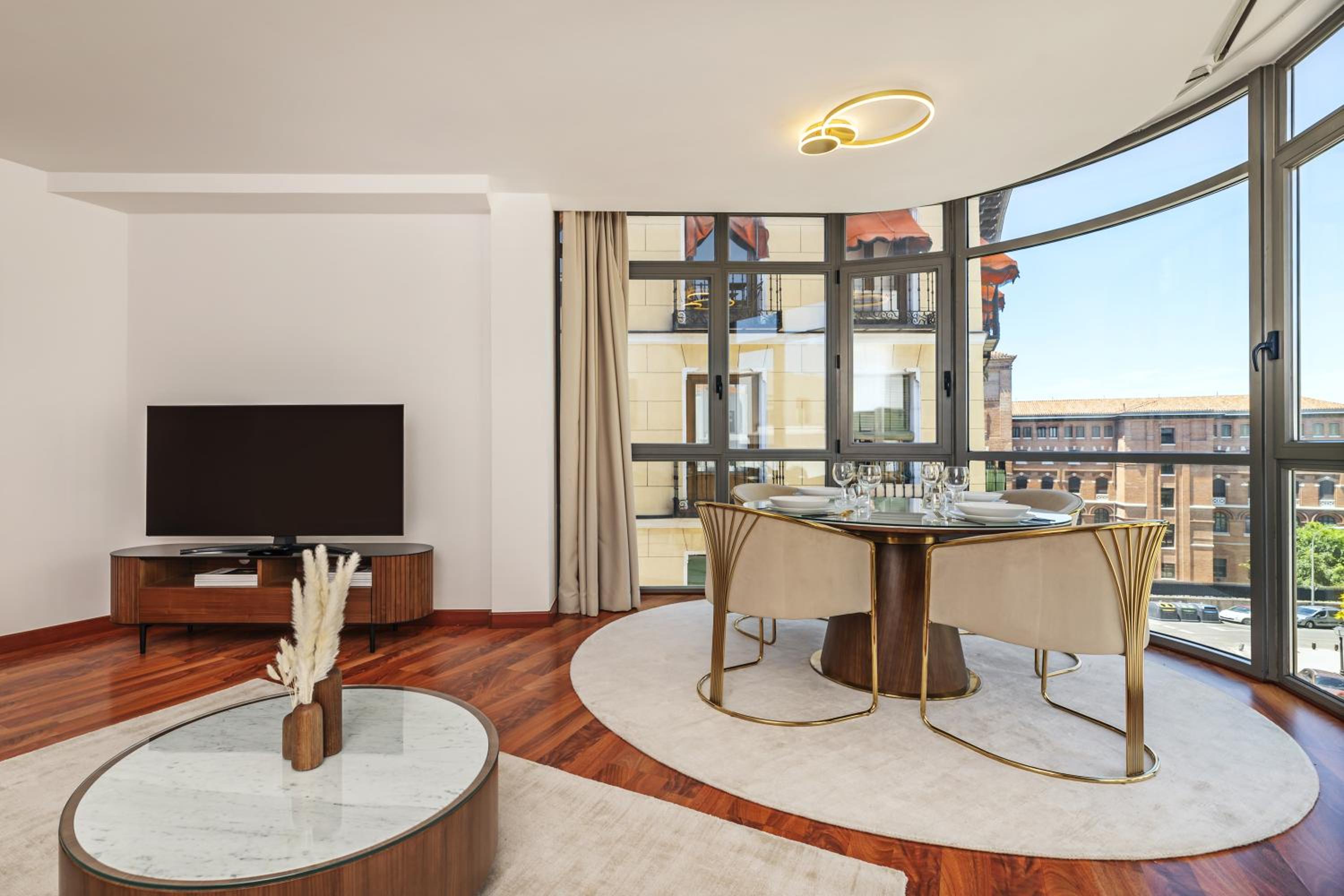 Two-Bedroom Apartment with Mountain View photo 3