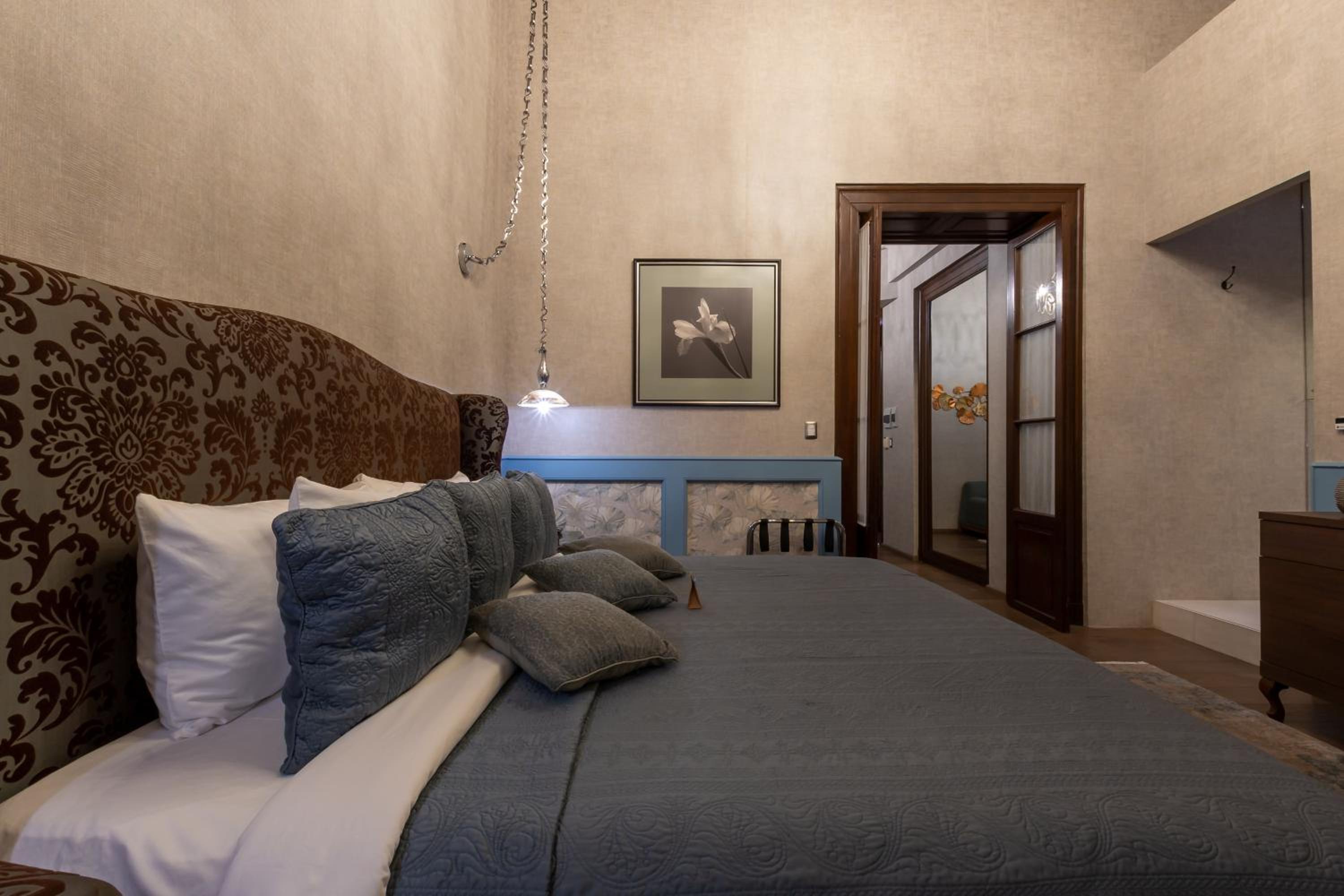 Master Suite with Balcony - Victoria - Photo 11