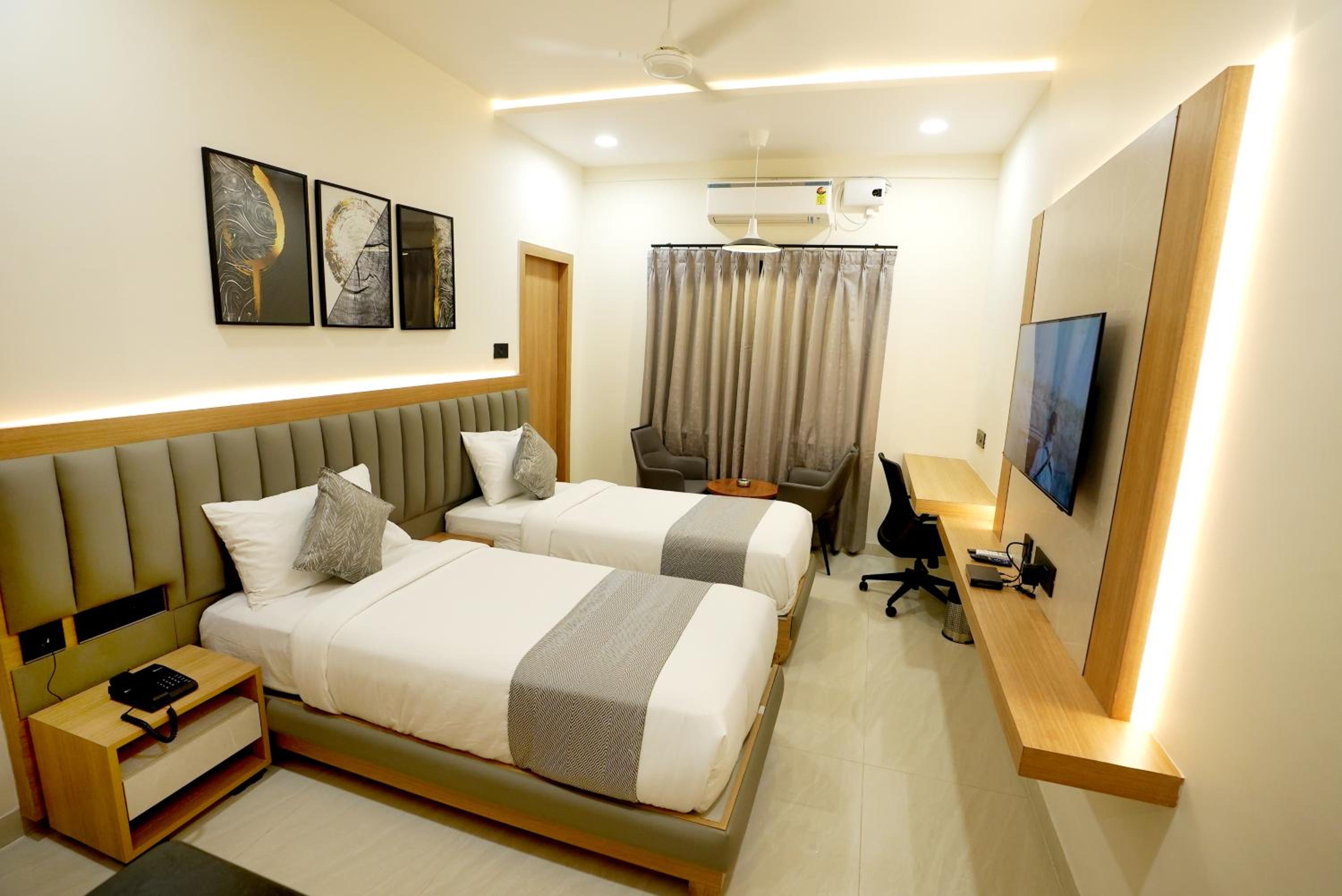 Superior Twin Room photo 2