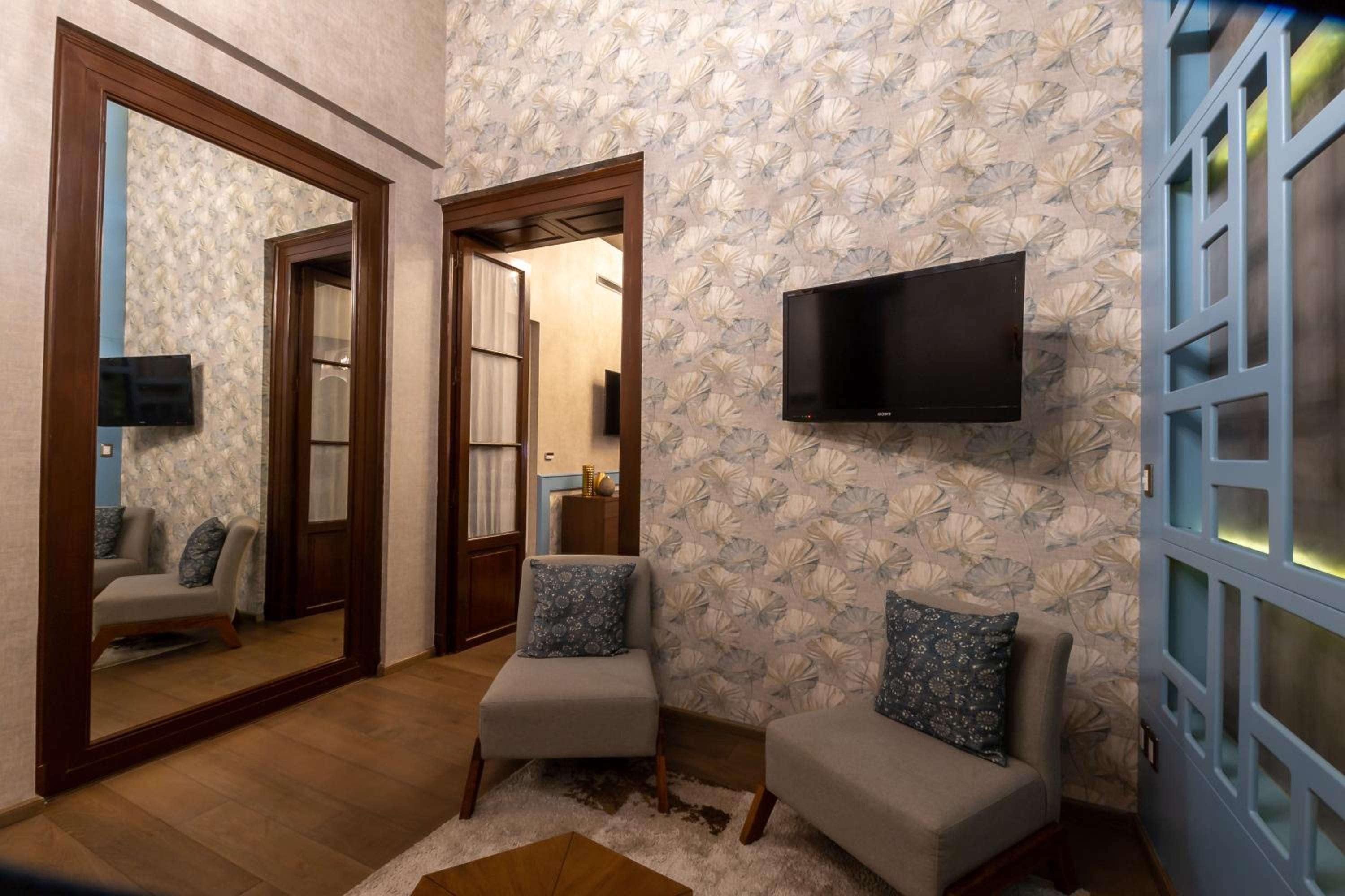 Master Suite with Balcony - Victoria - Photo 4