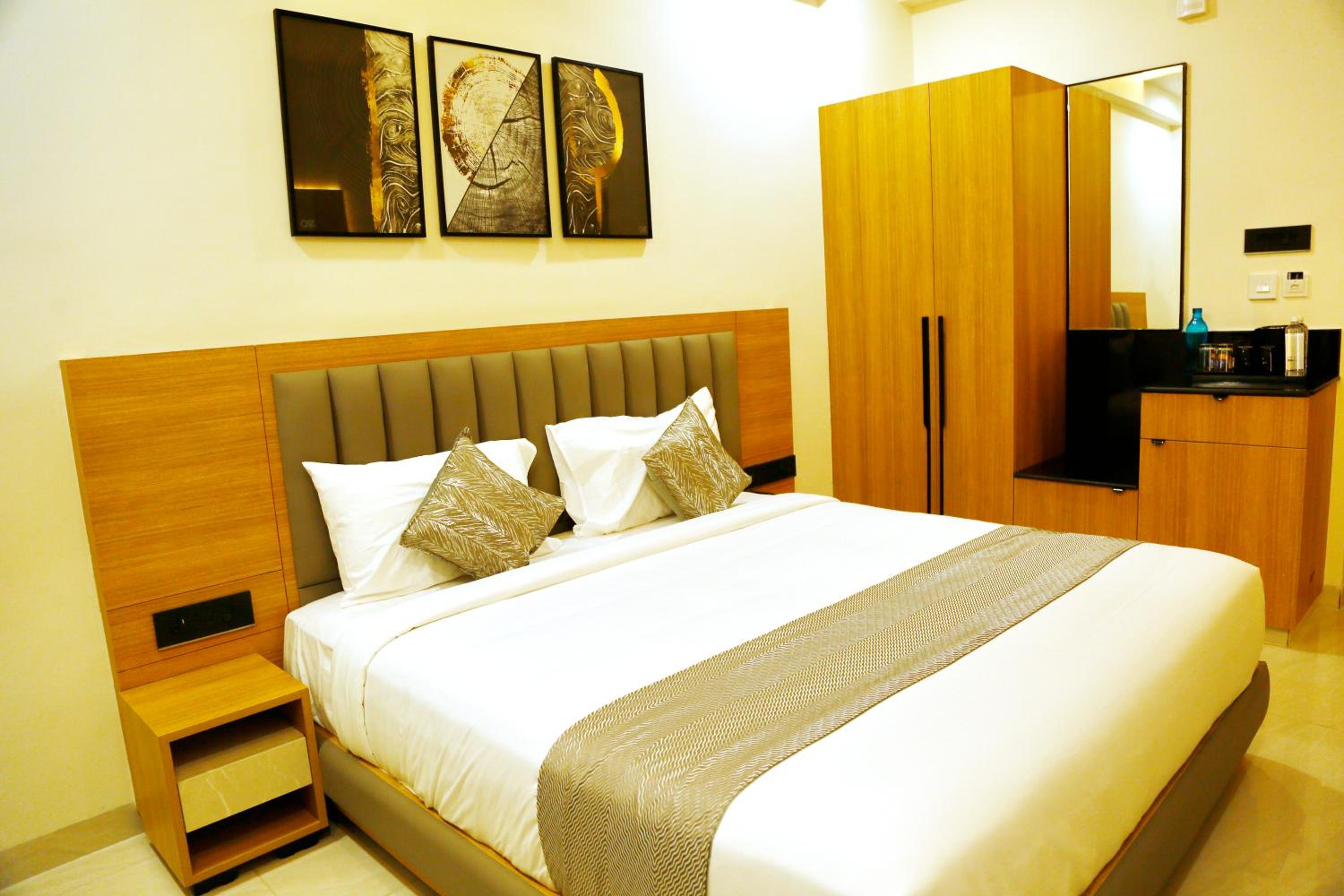 Standard Queen Room photo 2