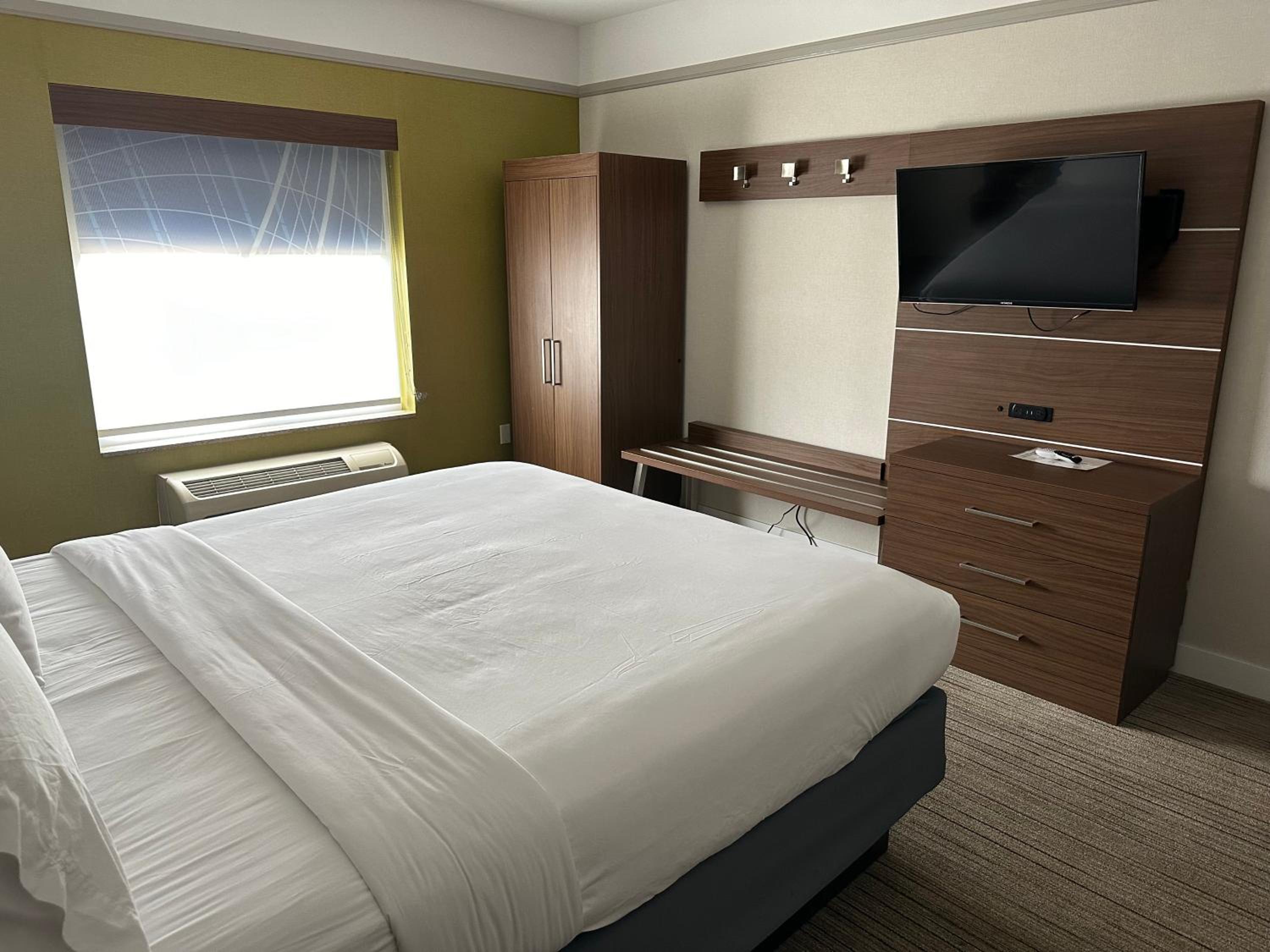 Premier King Suite - Photo 2