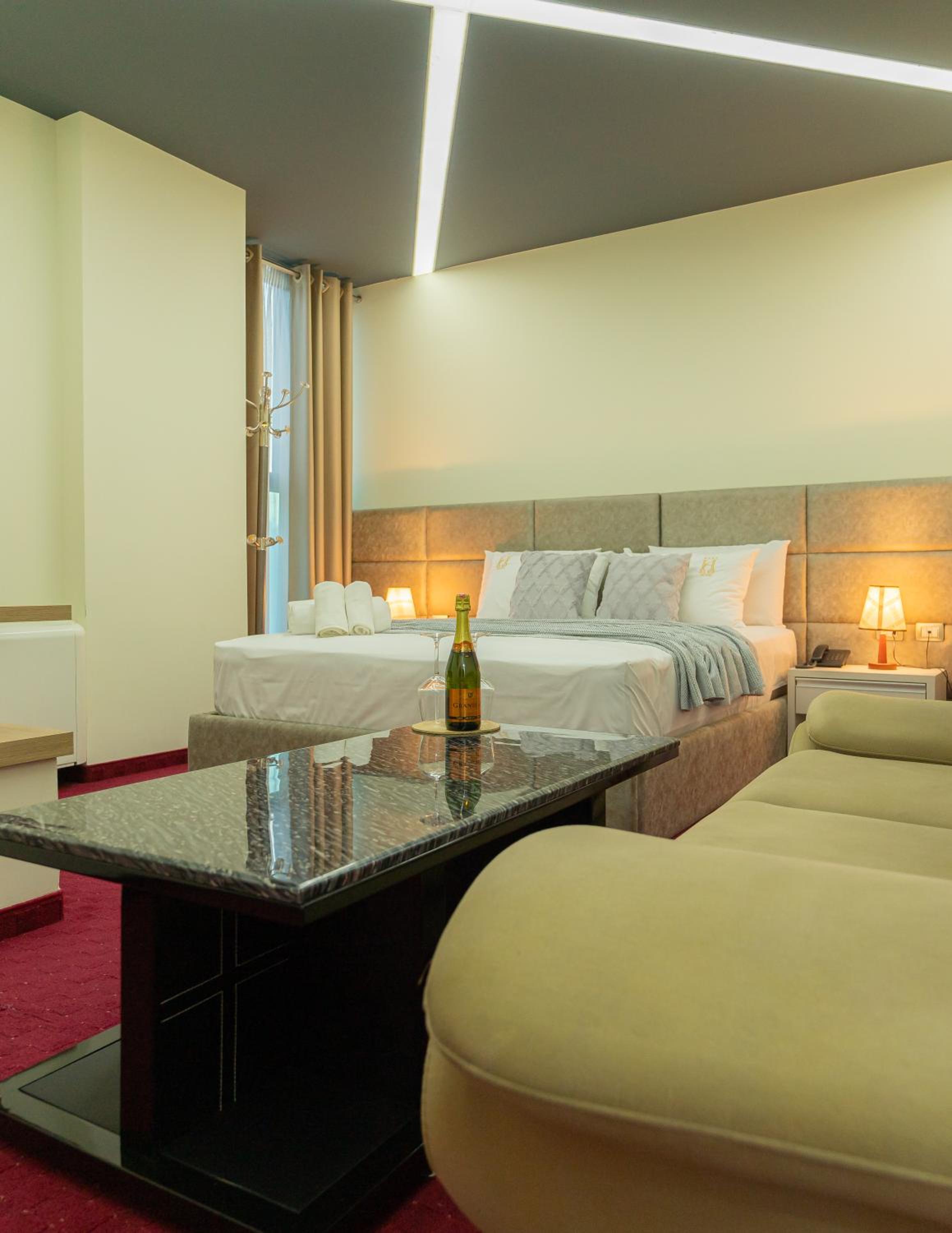 Suite with Hot Tub photo 1