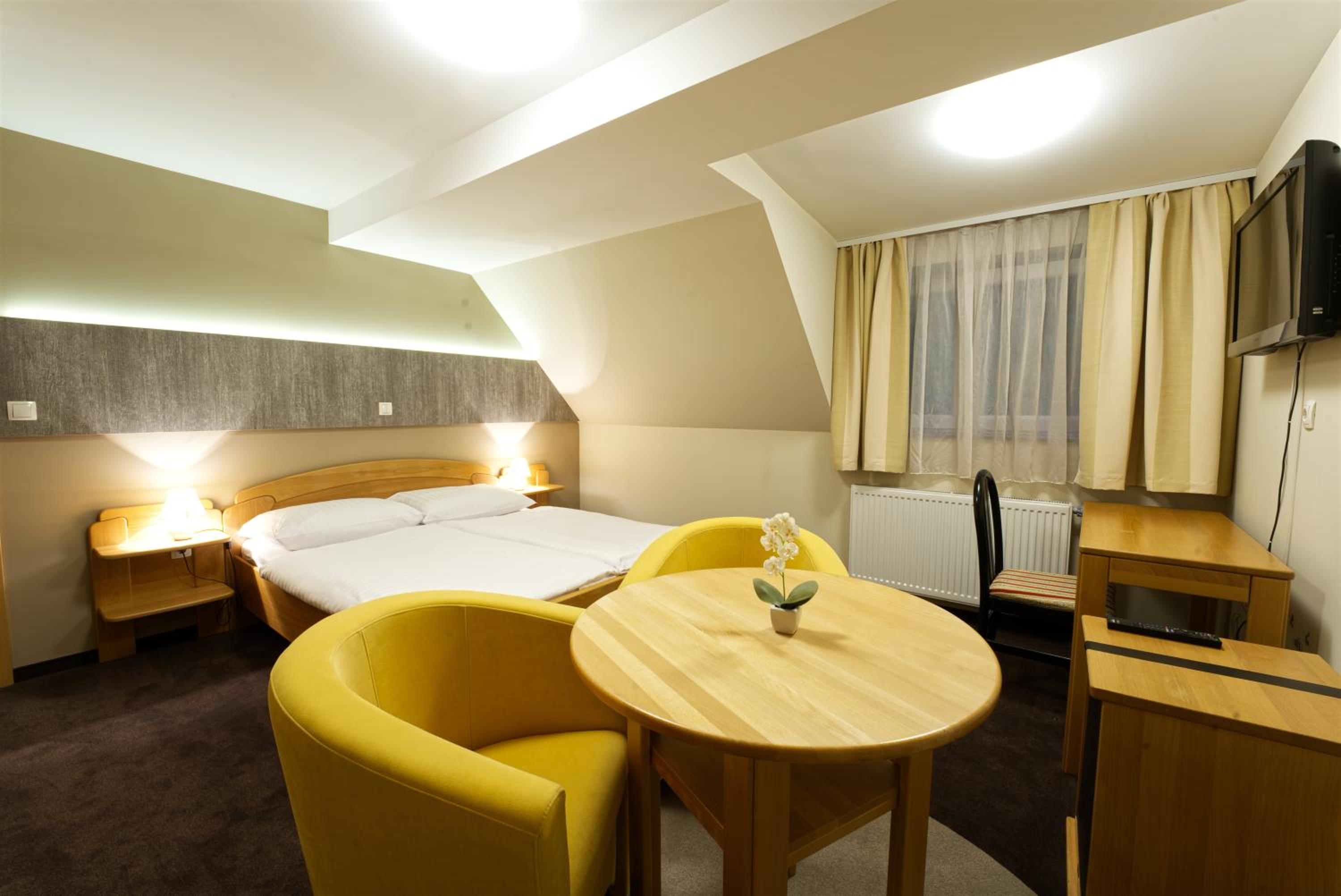 Deluxe Double Room with Shower photo 1