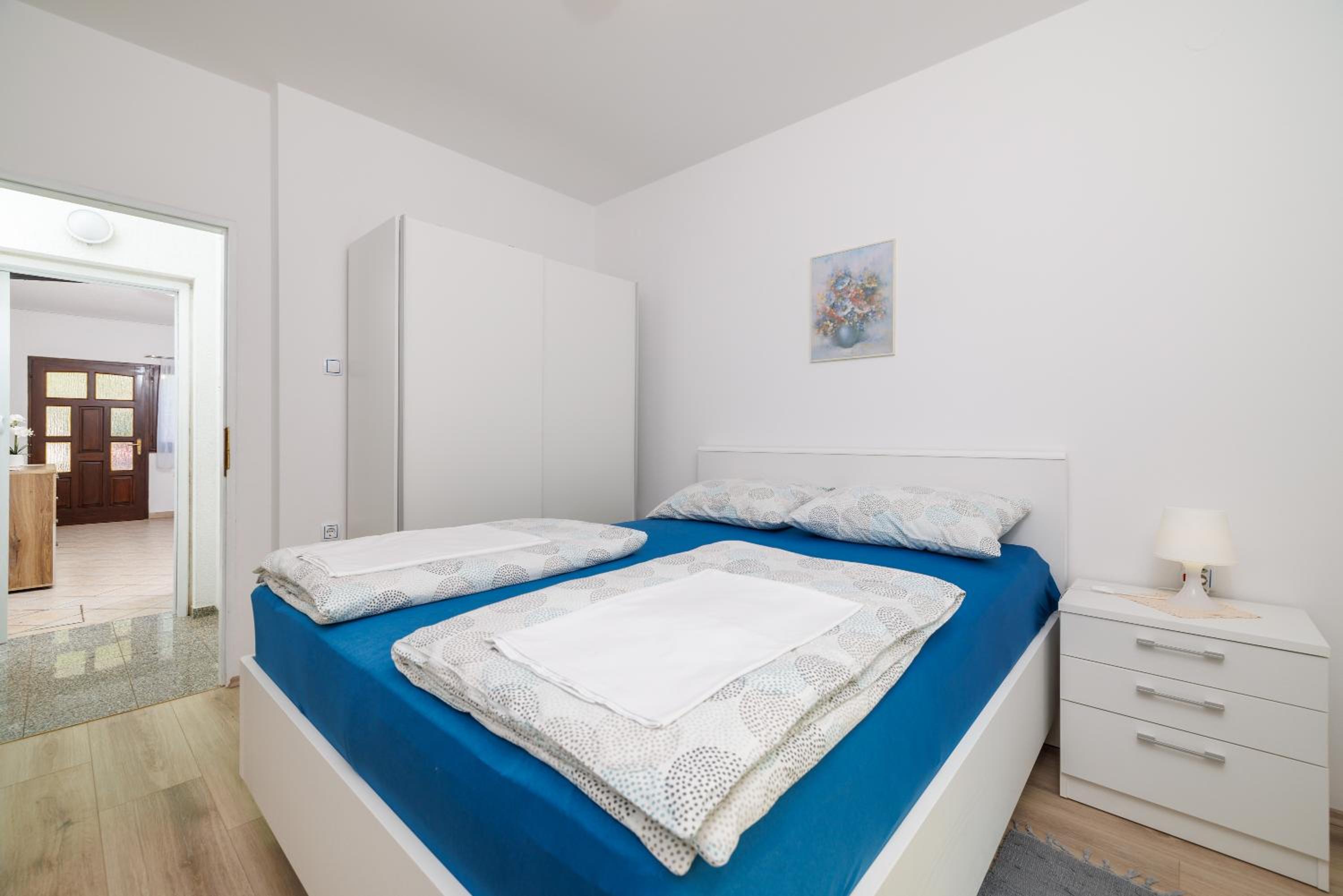 One-Bedroom Apartment - Photo 8