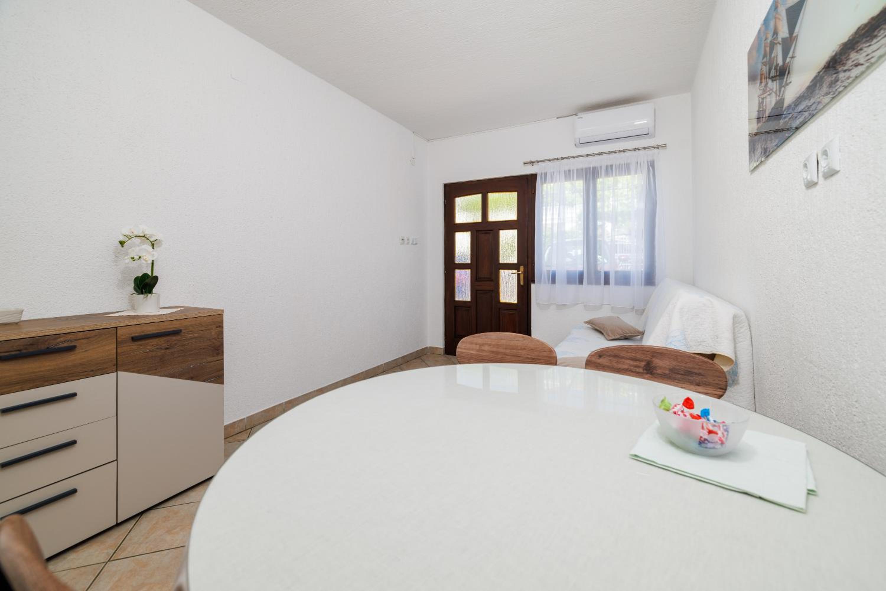 One-Bedroom Apartment - Photo 9