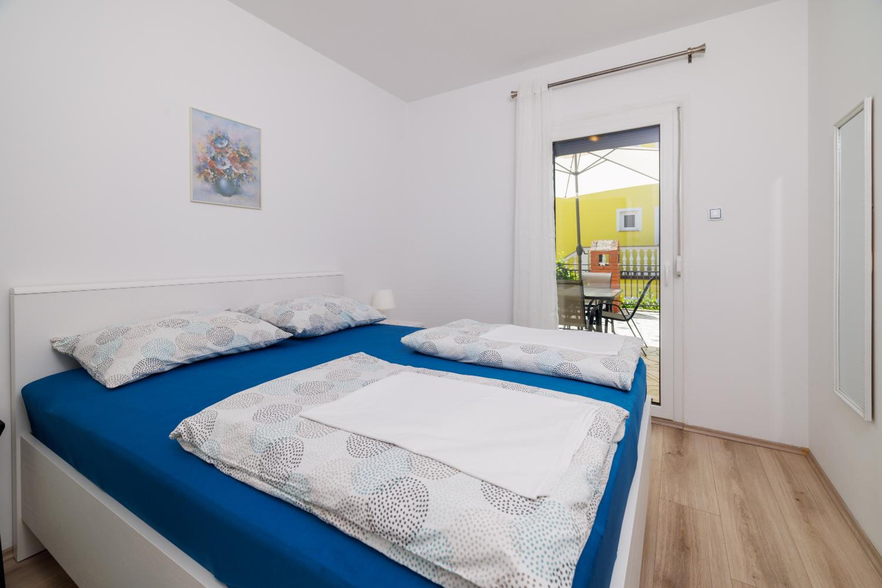 One-Bedroom Apartment - Photo 1