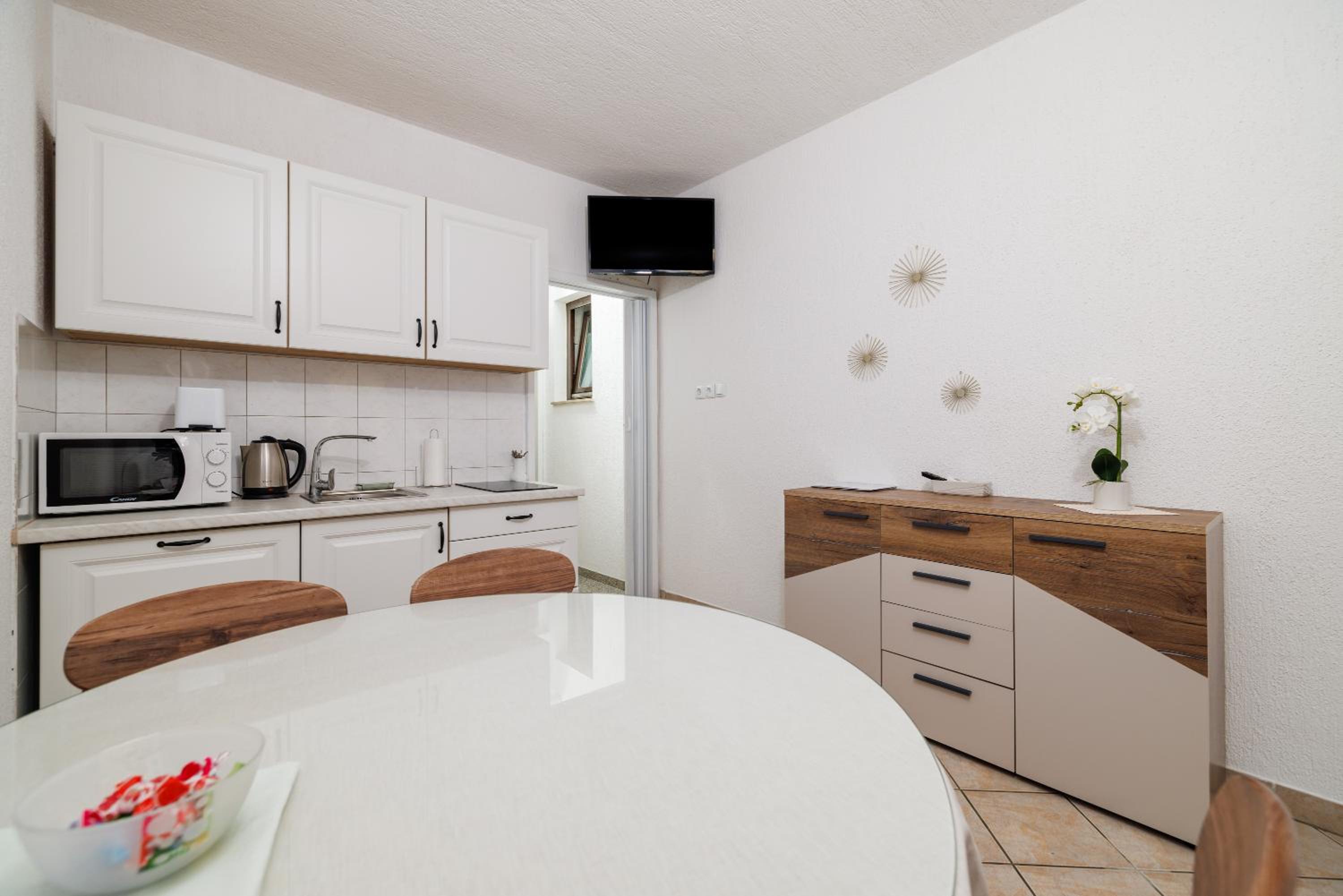 One-Bedroom Apartment - Photo 10