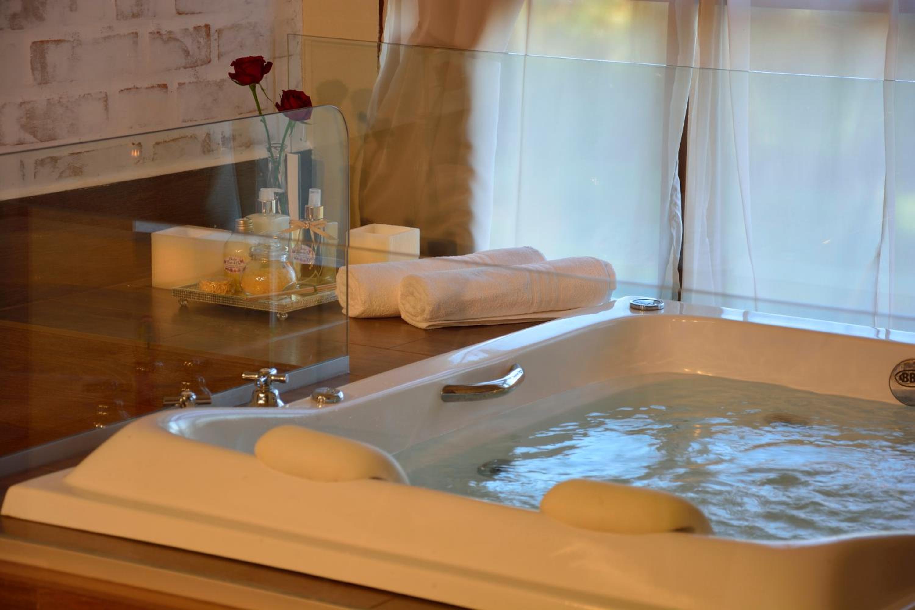 Deluxe Double Room with Bath photo 3