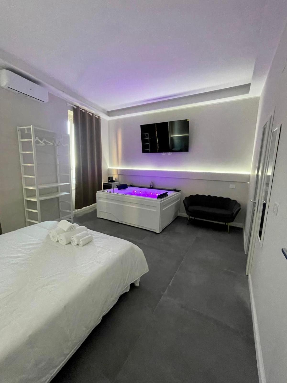 King Suite with Spa Bath photo 1