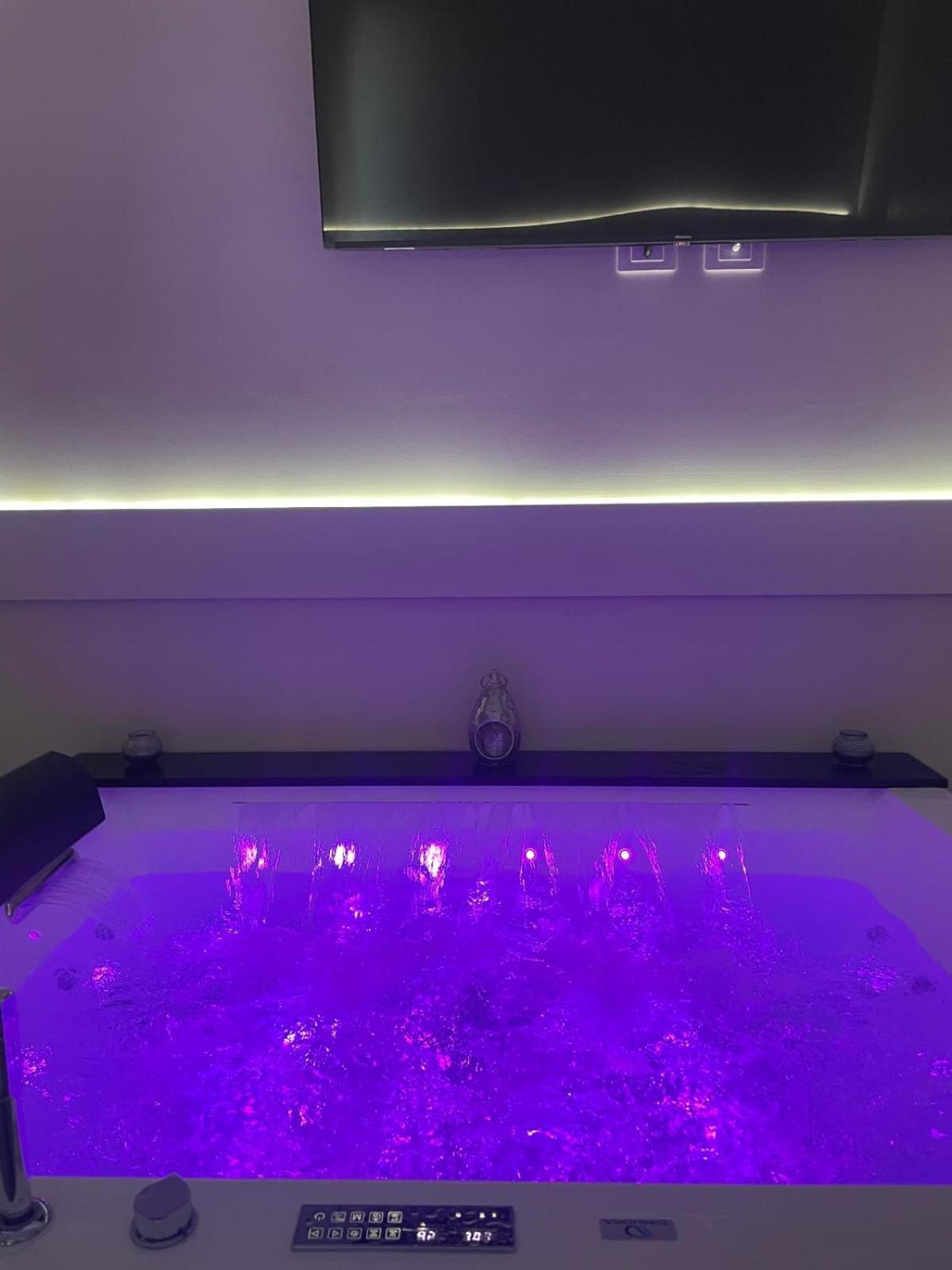 King Suite with Spa Bath photo 2