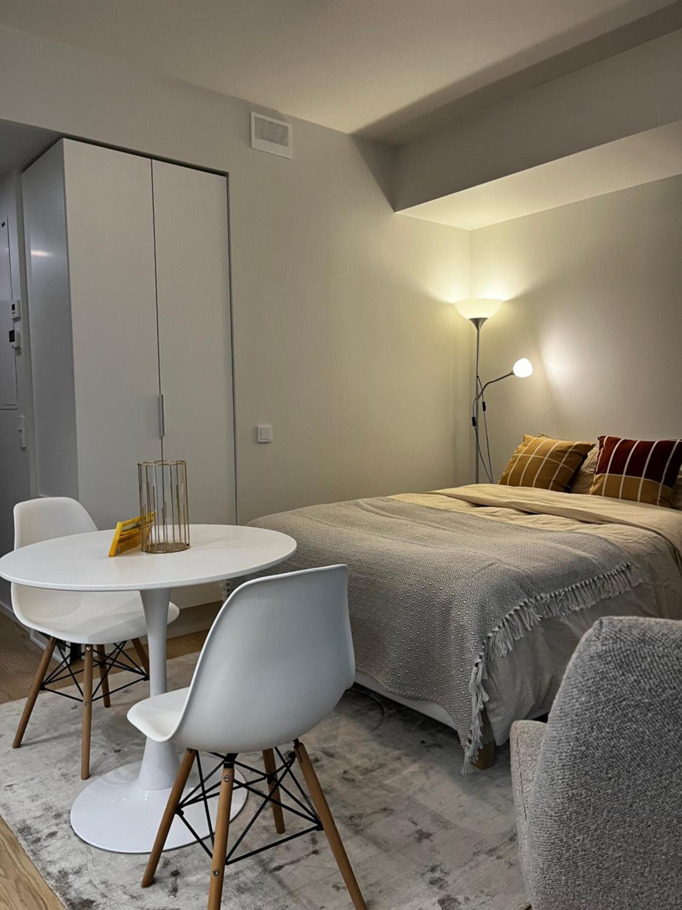 One-Bedroom Apartment photo 1
