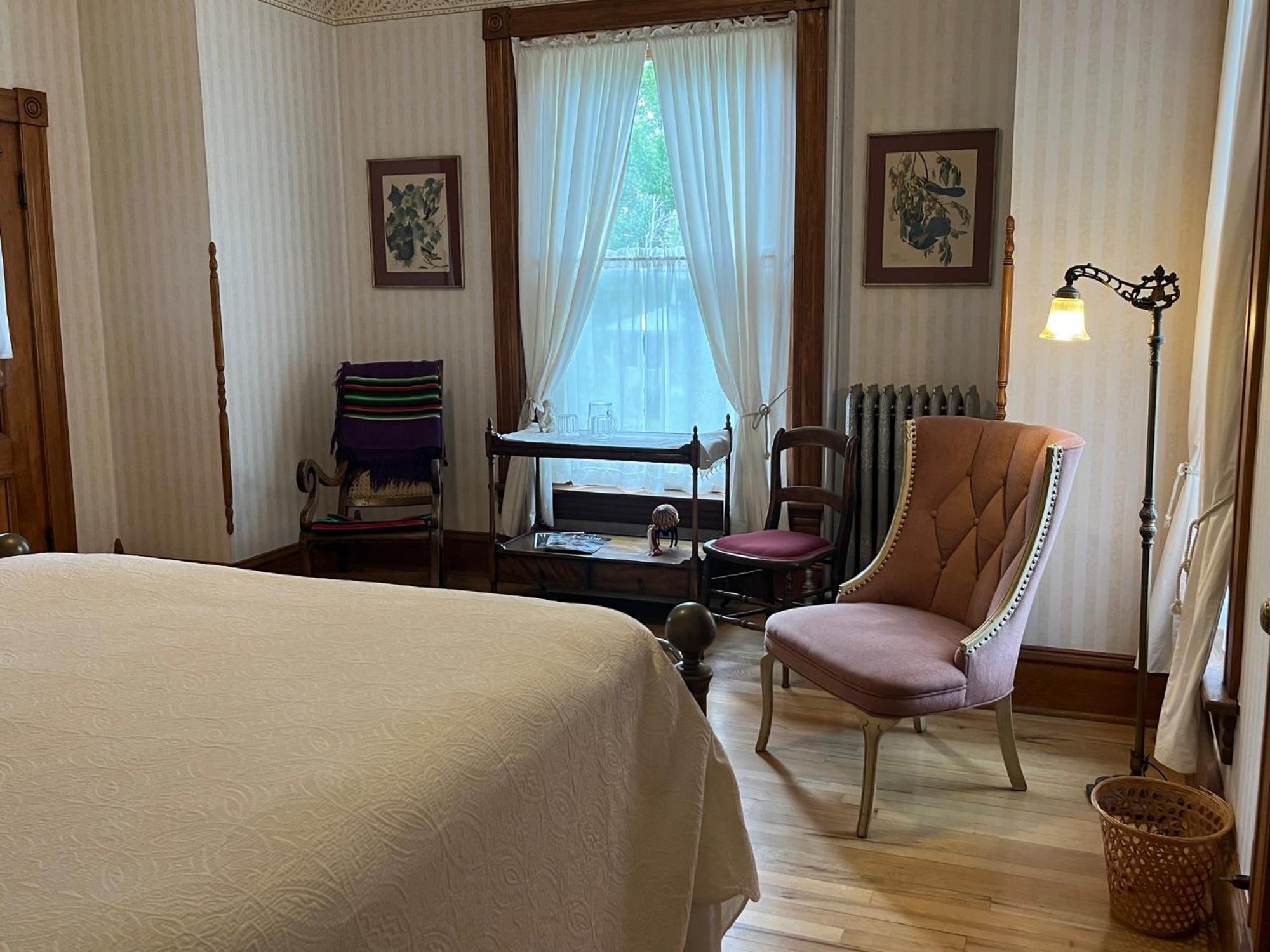 Deluxe Double Room with Balcony - Photo 4