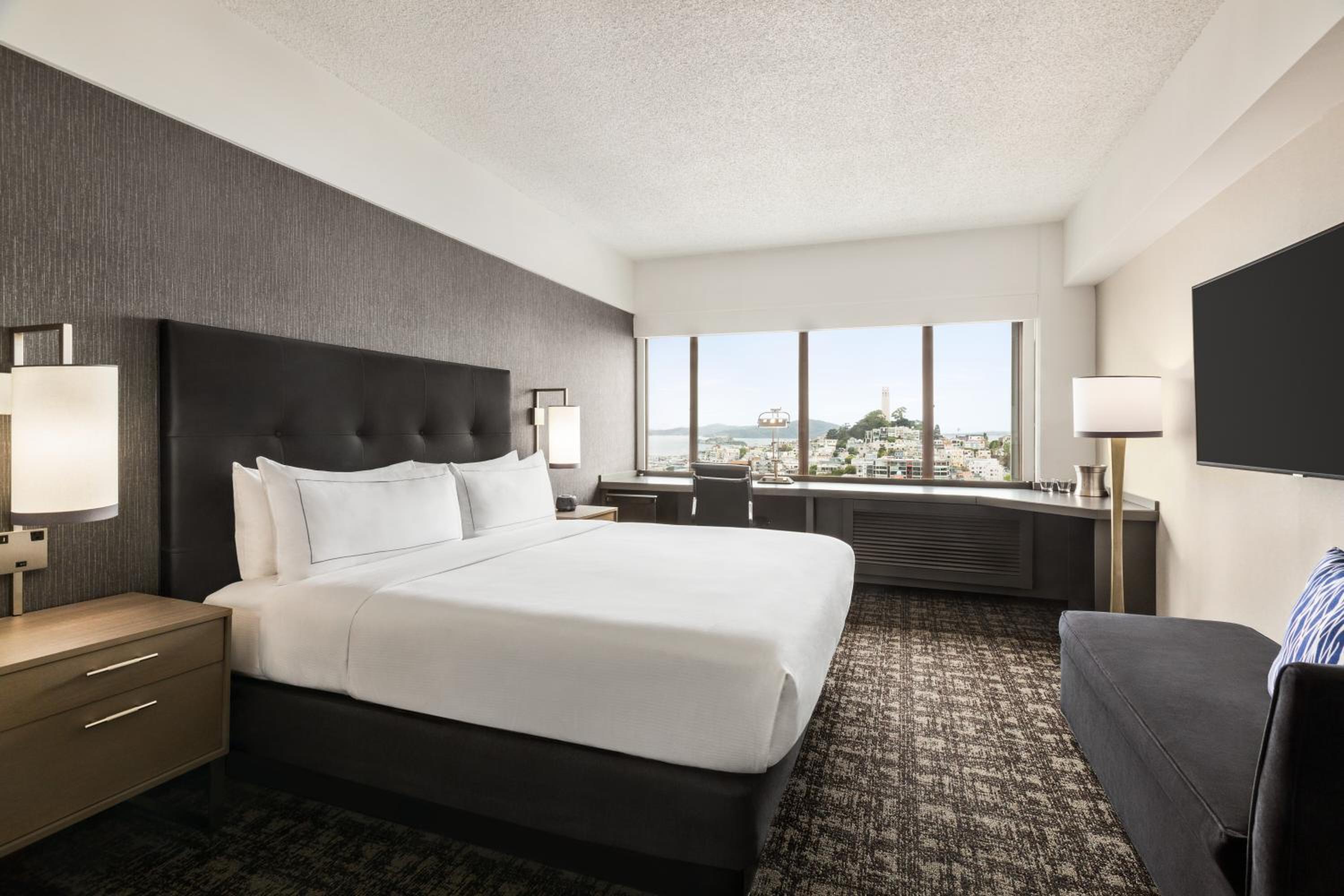 Standard King Room - Photo 4