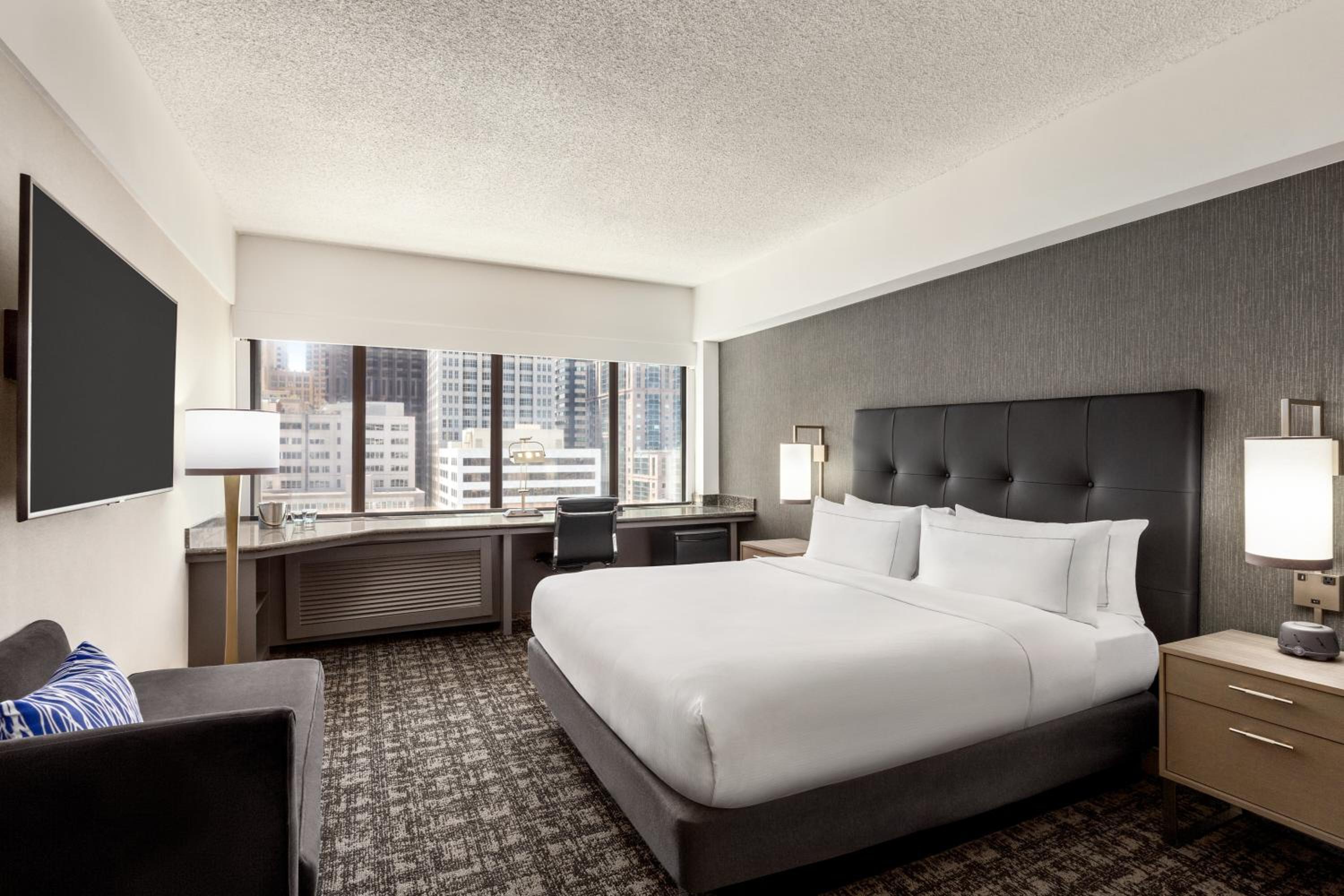 Standard King Room - Photo 5