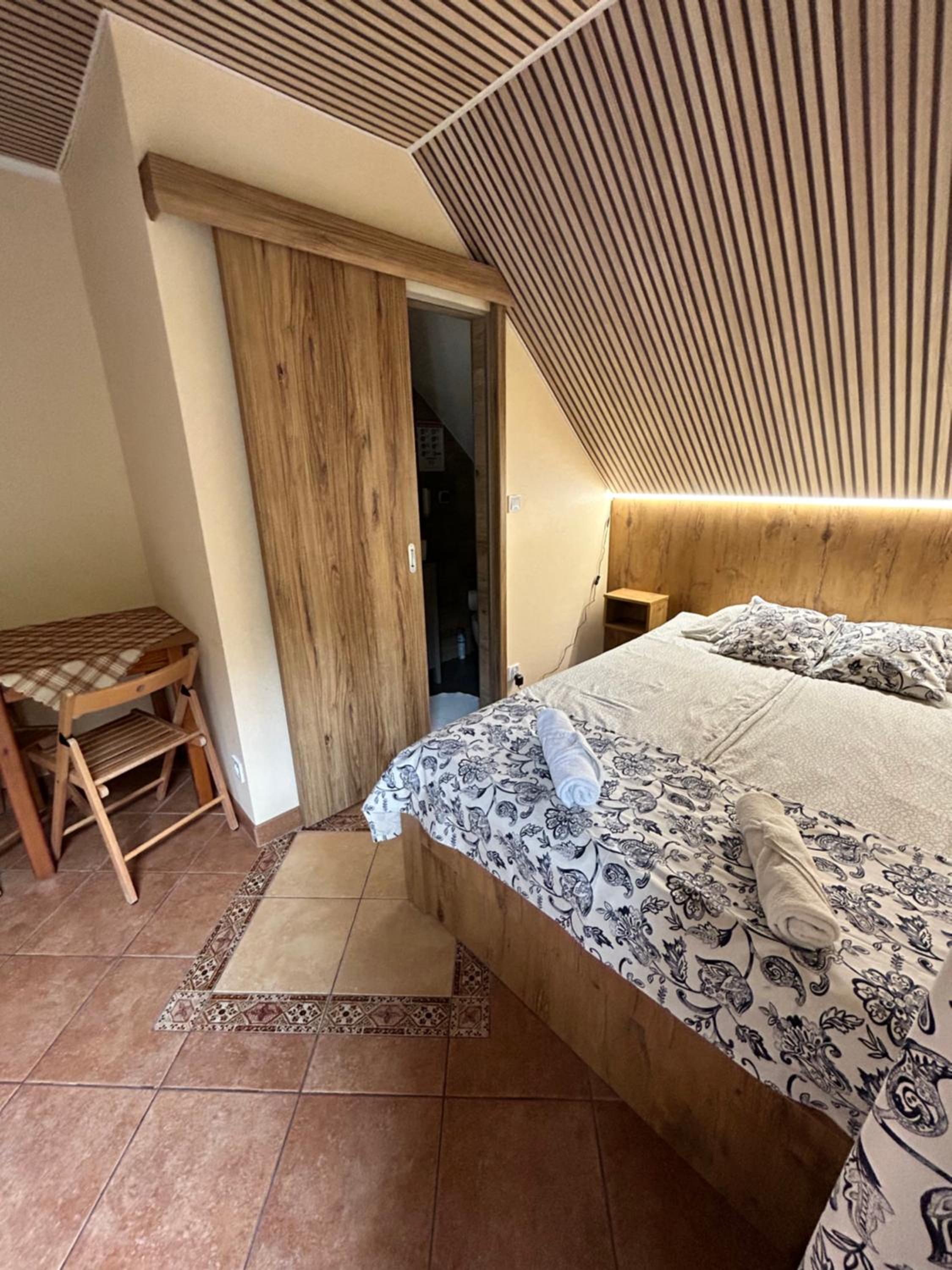 Double Room with Private Bathroom photo 1