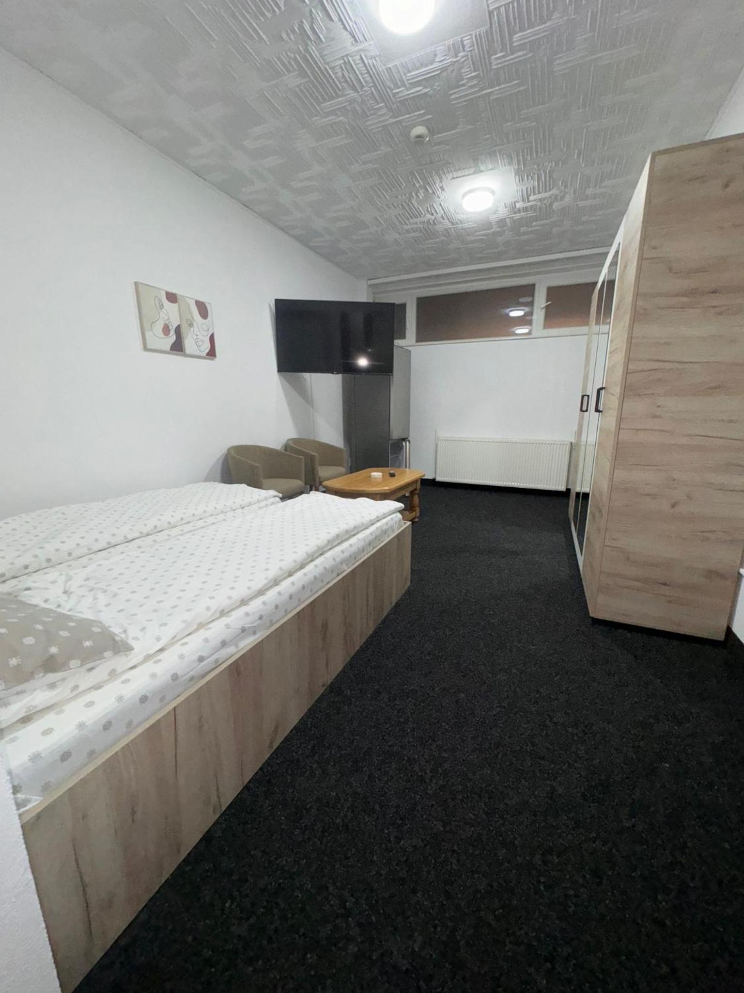 Double or Twin Room with Private Bathroom photo 3
