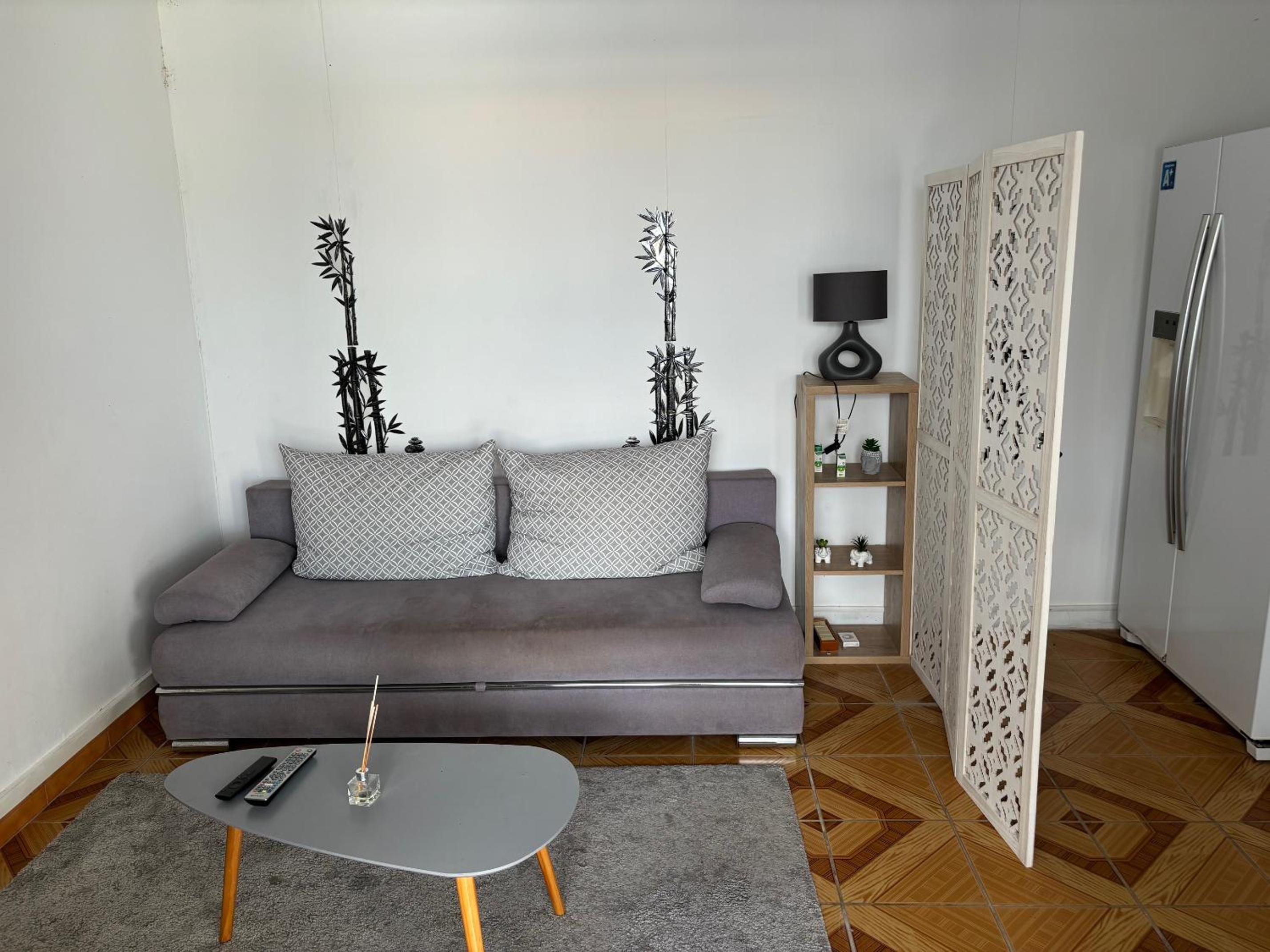 One-Bedroom Apartment photo 1