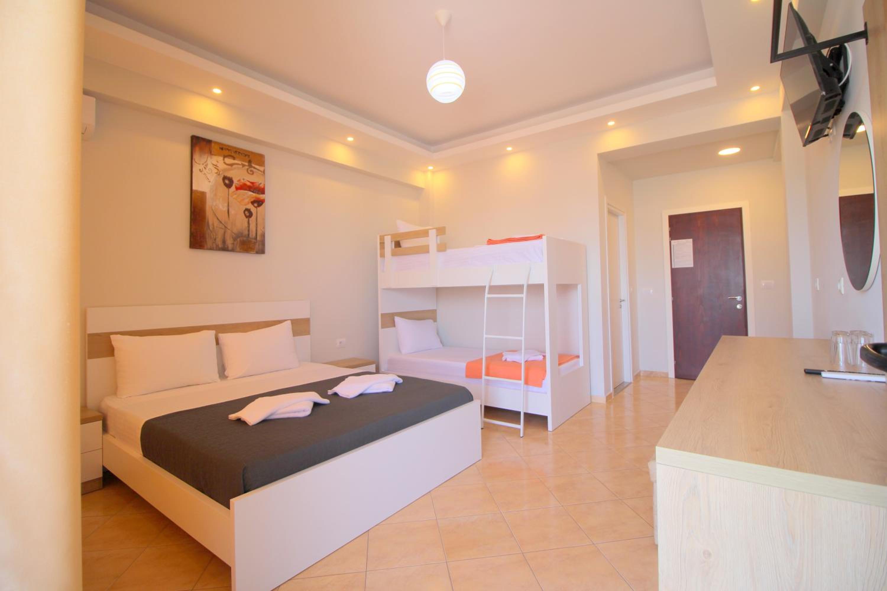 Quadruple Room with Balcony photo 2